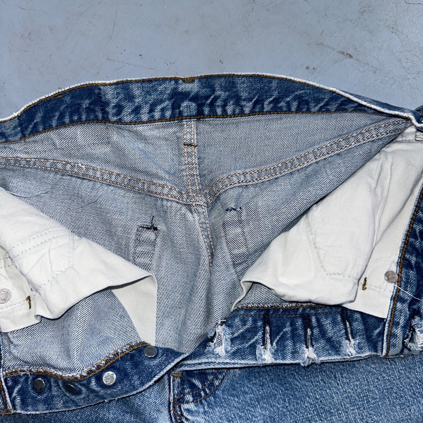 Levis 501 Vintage 80s Redline Selvedge USA XX Jeans Light Wash Stained Act 28X33