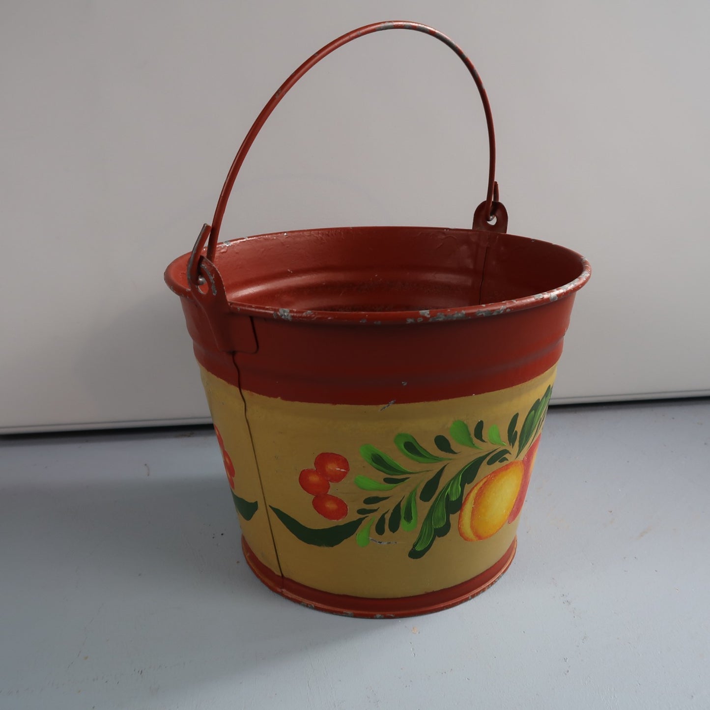 VTG Hand Painted Peaches Metal Bucket W Handle Galvanized Tub Garden Folk Art