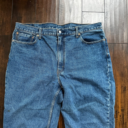 Levis 550 Denim Jeans Relaxed Fit Tapered Leg 42x32 Act 42x31 Med Wash