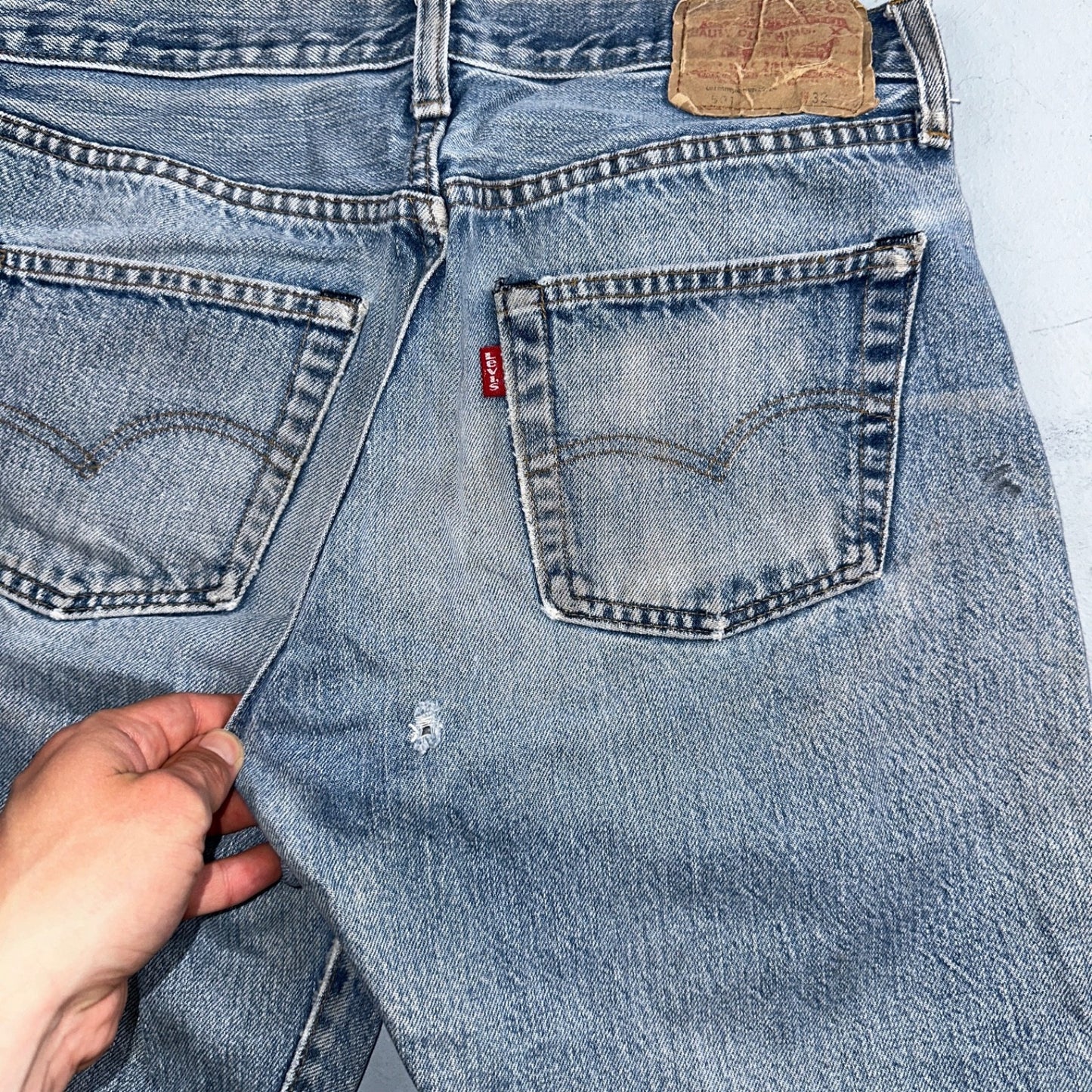 Levis 501 Vintage 80s Redline Selvedge USA Light Jeans Thrashed 32x36 Act 29x32