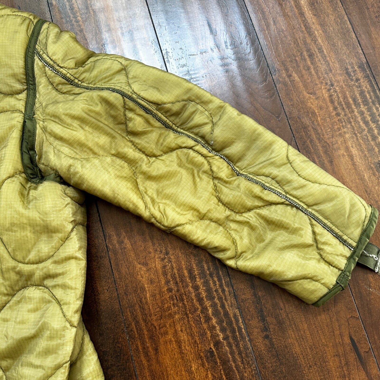 VTG 1970s Military Liner Mens Medium Green Quilted Cold Weather DSA100-74-C-1596