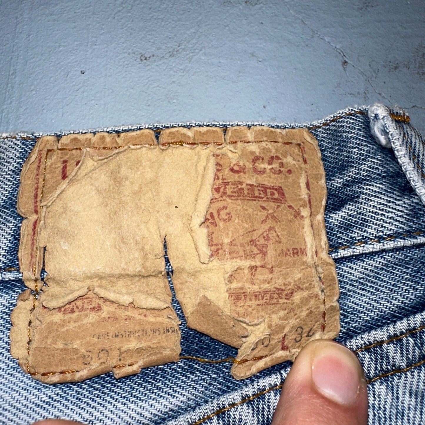 Levis 501 Vintage 80s Redline Selvedge USA XX Jeans Light Wash 30x34 Act 28X30