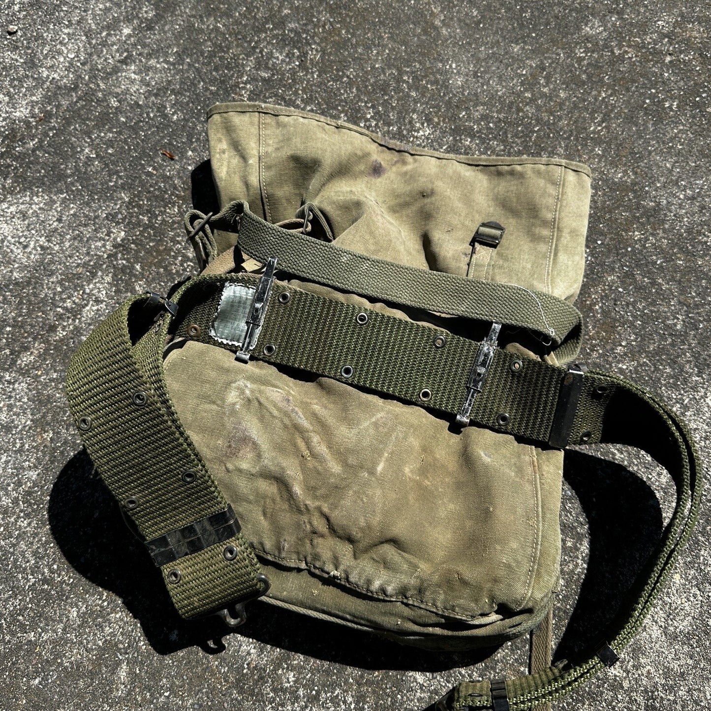 Korea US GI Gas Mask Bag Original Backpack Belt WWII Haversack 1960s?