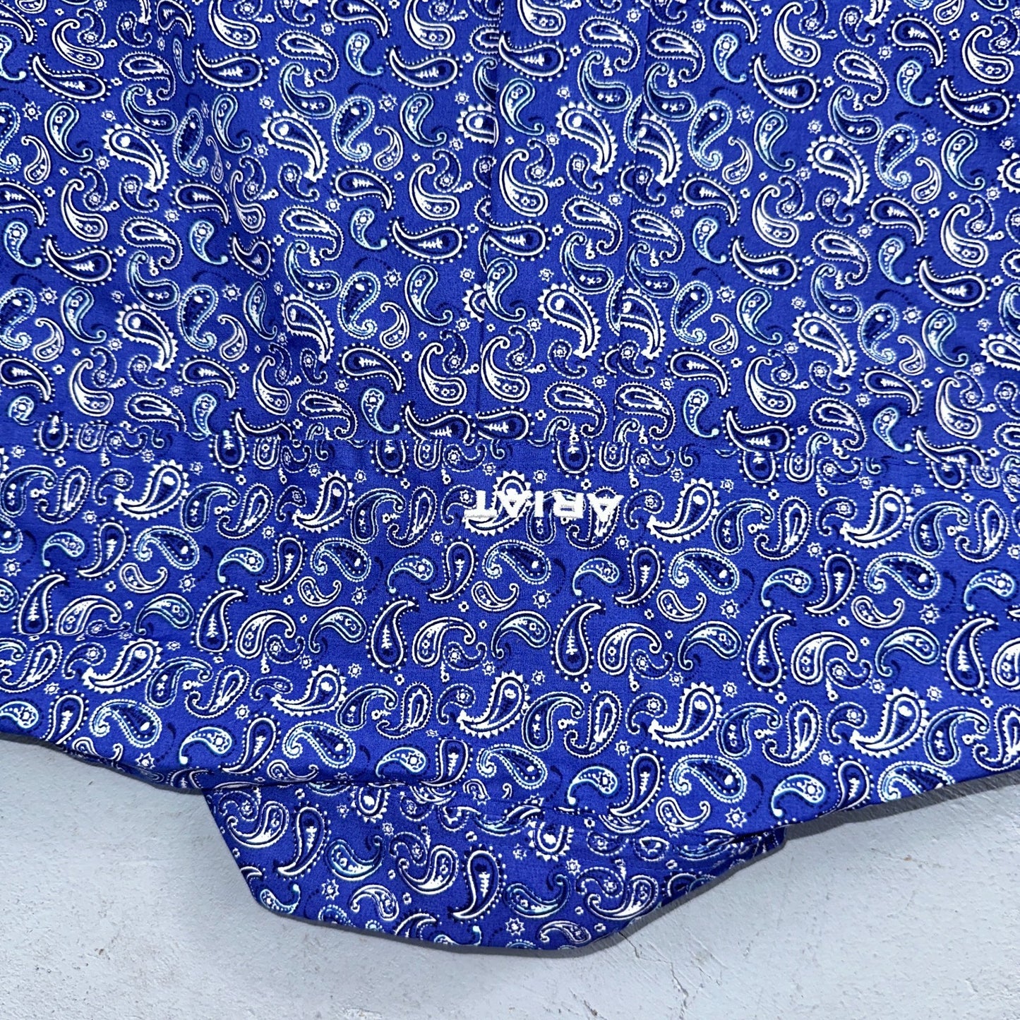 Ariat Button-Down Short Sleeve Shirt Size Large Blue Paisley 100% Cotton Casual