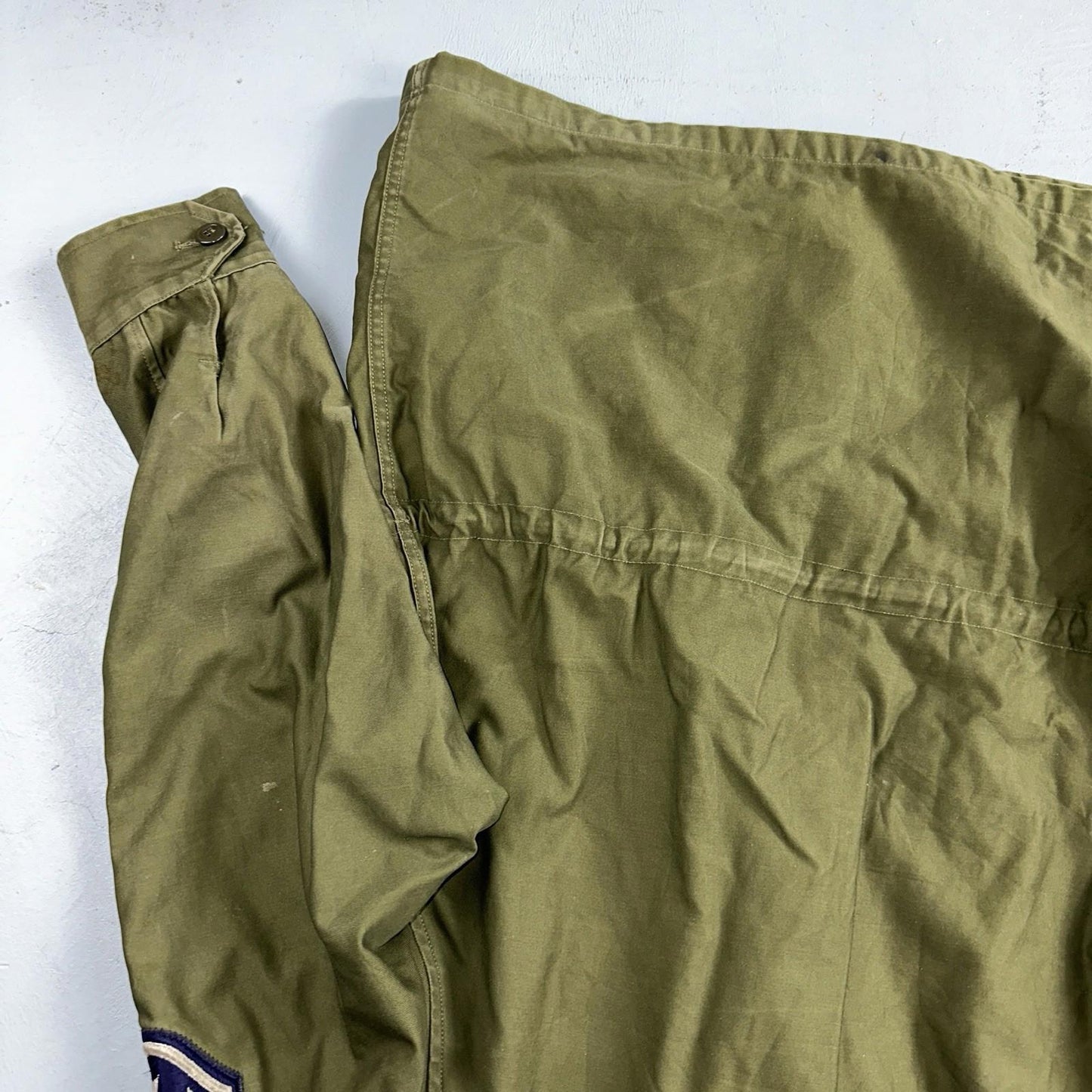 Vintage US Military OG-107 Cotton Sateen Wind Jacket Small Regular 1961 Patches