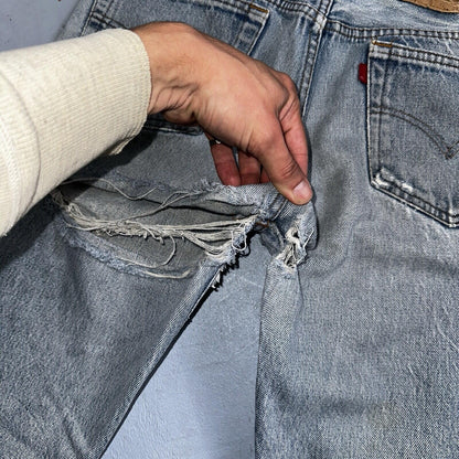 Levis 501 Vintage 80s USA XX Straight Leg Jeans 32x31 Thrashed Wash Act 30x26