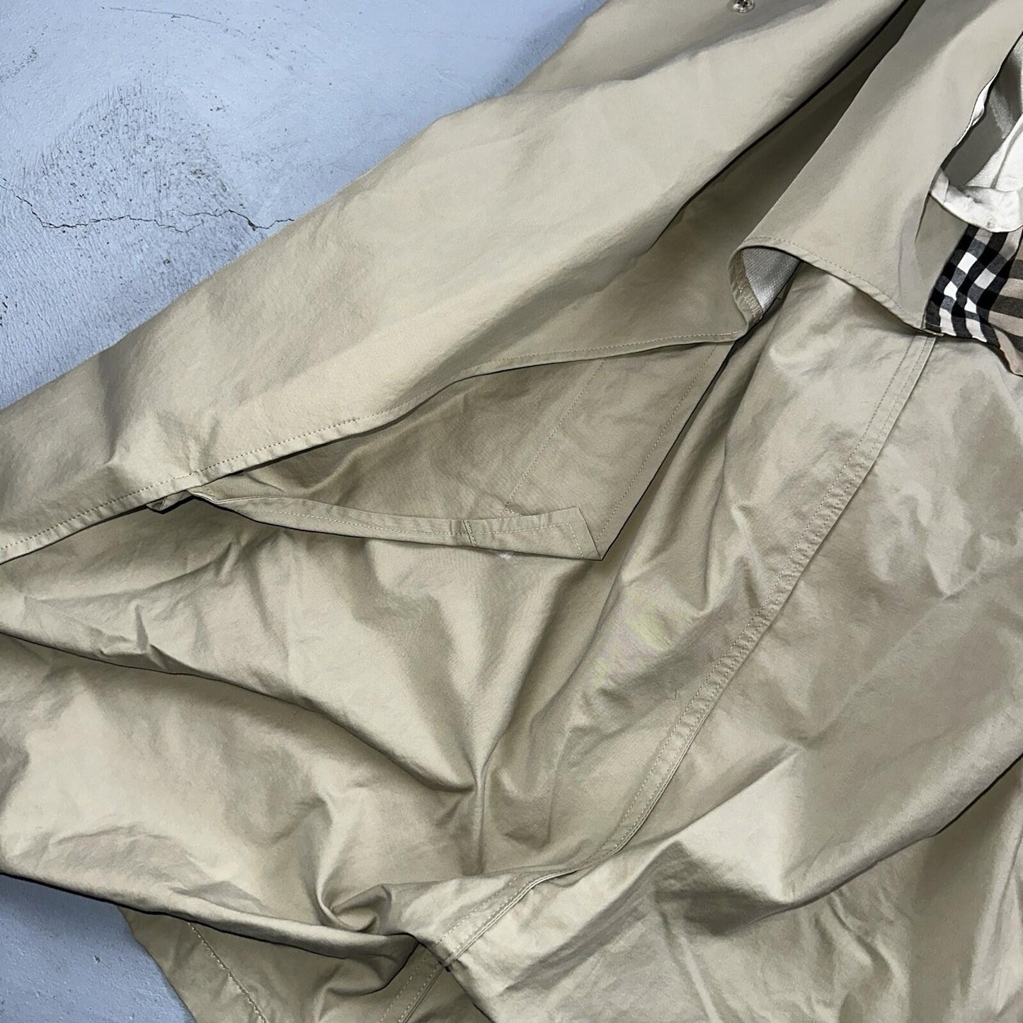 Burberry London Beige Nova Check Trench Coat Mens Size 44 Regular RARE! EUC VTG