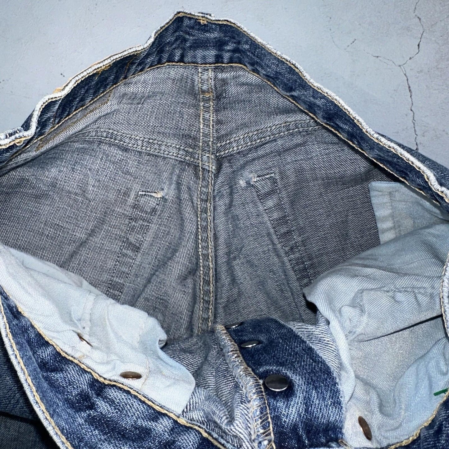 Levis 501 Vintage 90s Hungary Straight Leg Jeans 31x32 Y2K Med Wash Act 28x30