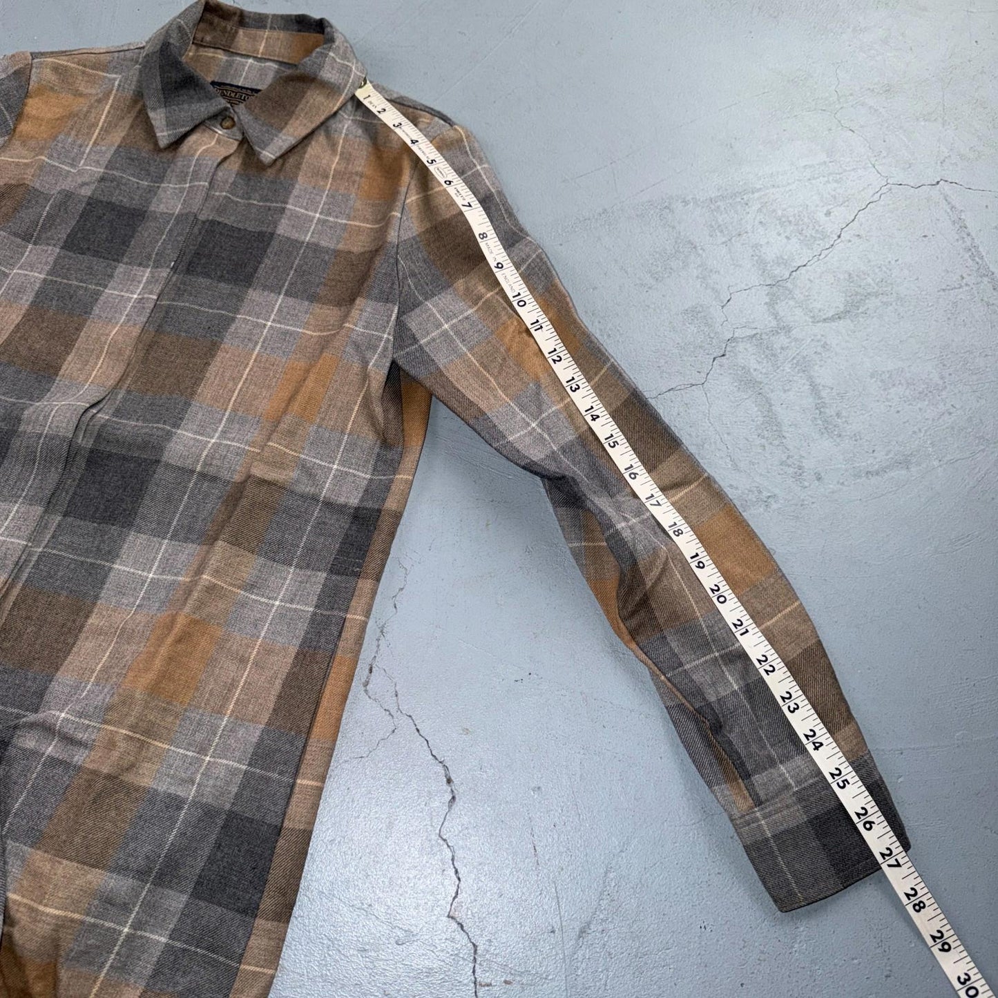Pendleton Brown Gray Beige Plaid 100% Wool Hidden Button Shirt Women's XS USA