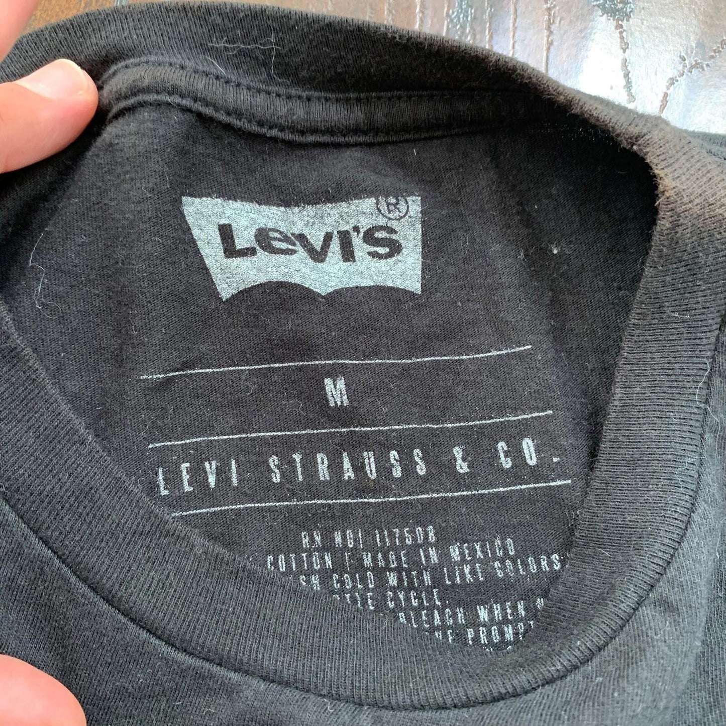 Levis Black LVC Style Vintage T Shirt Y2K Basic Logo Jeans Tee Support Music