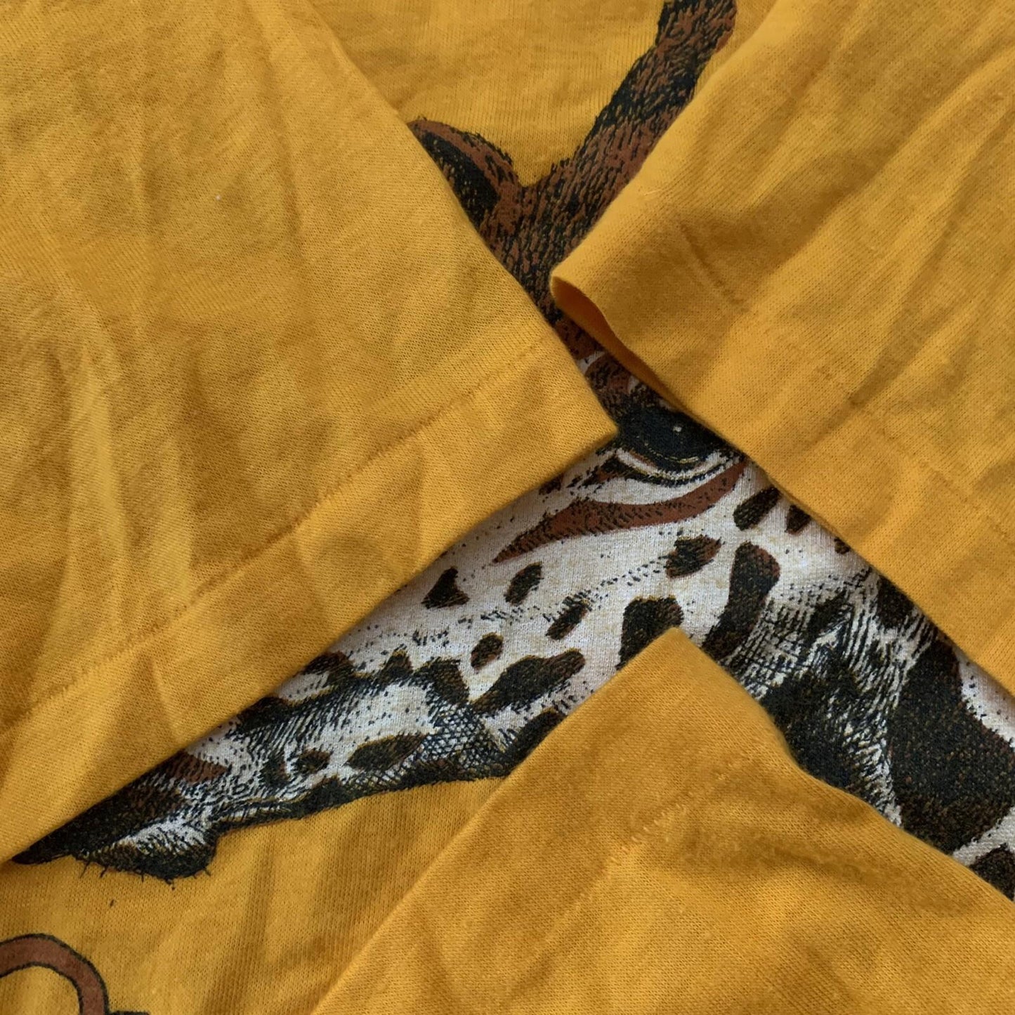 Love Giraffe Vintage Hanes T Shirt 80s 90s Gold Animals Wild Life Lions Rap Cool