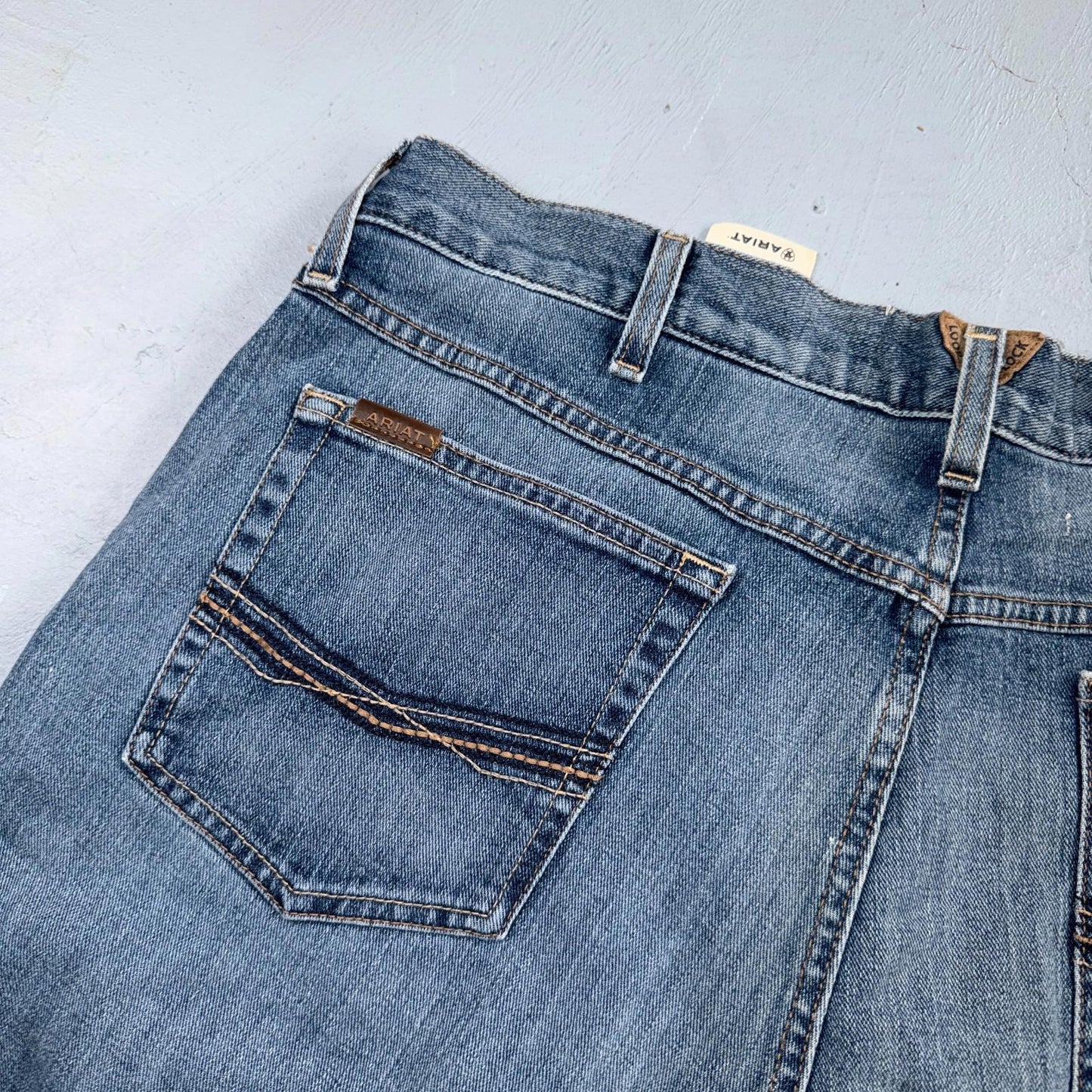 Ariat NWT Jeans Men's Size 36 x 38 Legacy M2 Relaxed Boot Cut Medium Wash
