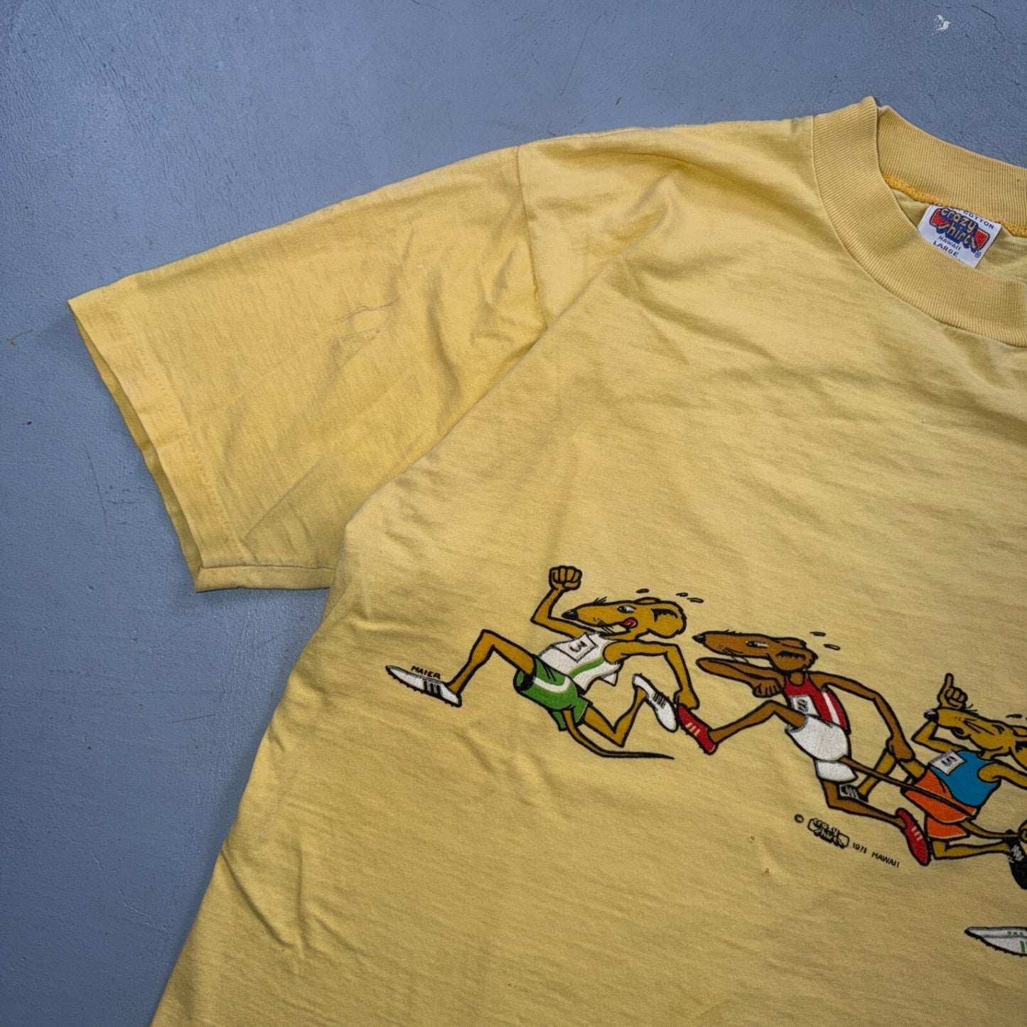 Vintage Rare 70s 1971 Crazy Shirt Hawaii Rat Race Yellow T-Shirt Large Stains