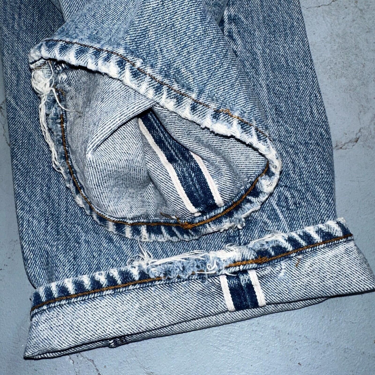 Levis 501 Vintage 80s Redline Selvedge USA XX Jeans Light Wash Thrashed Ac 28x26