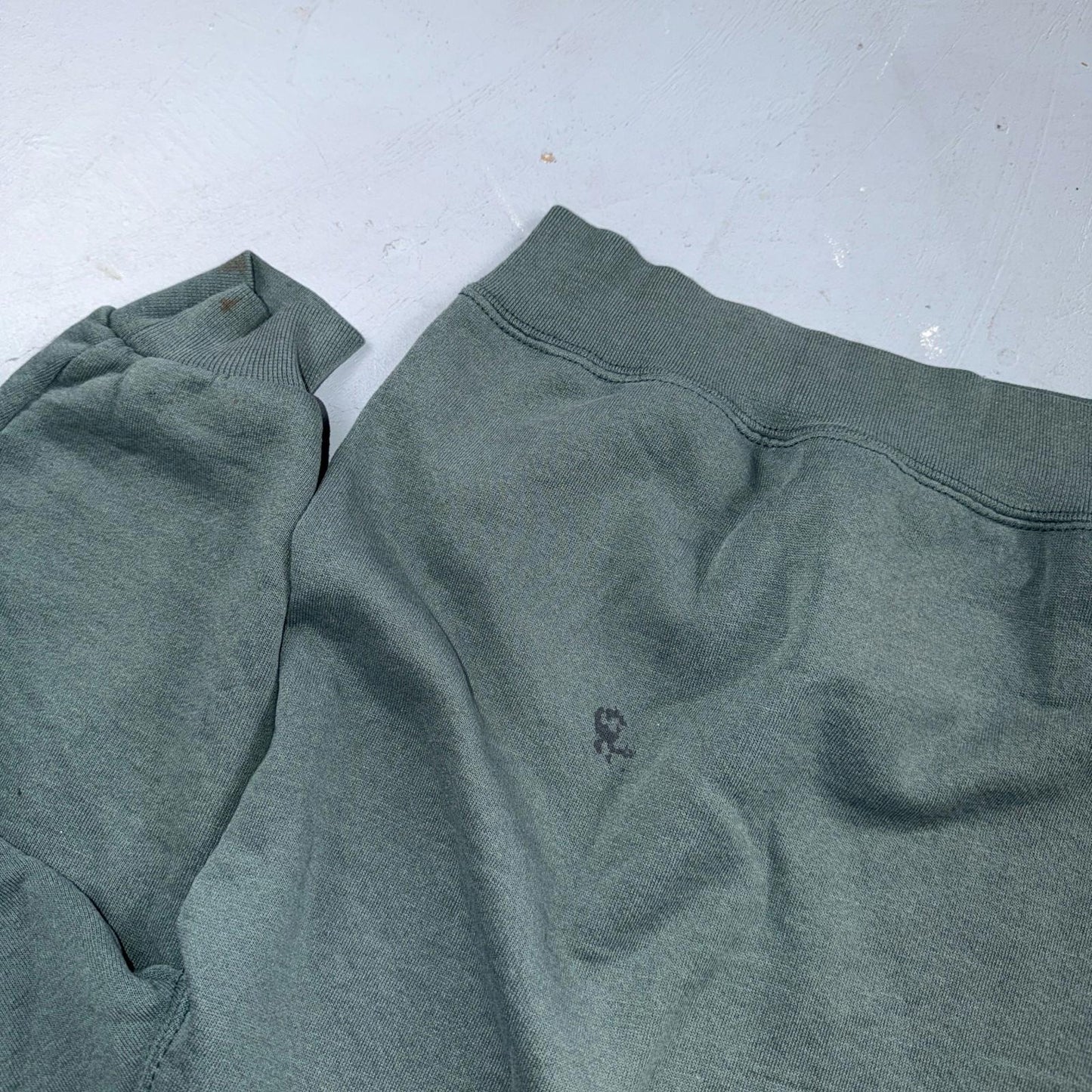 Vintage Russell Athletic Sweatshirt Green Large Y2K Basic Thrashed Worn