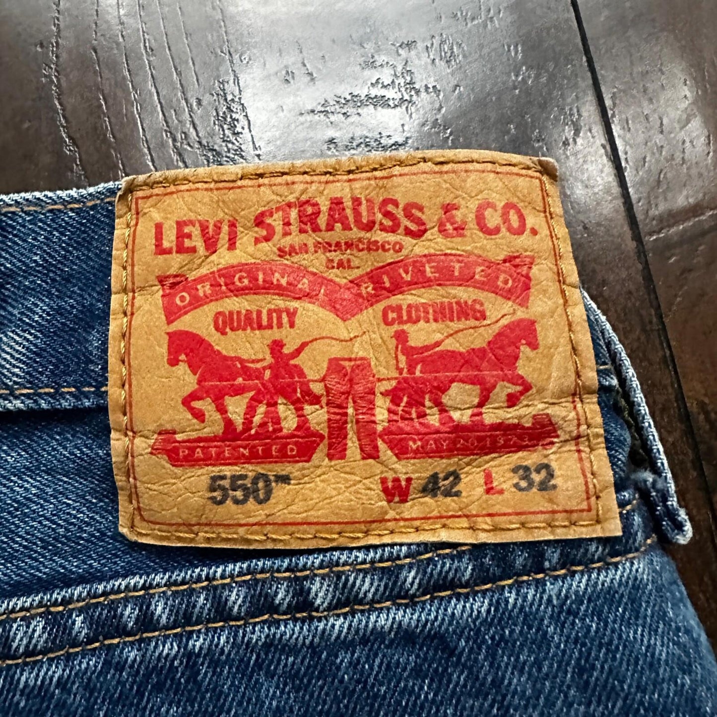 Levis 550 Denim Jeans Relaxed Fit Tapered Leg 42x32 Act 42x31 Med Wash