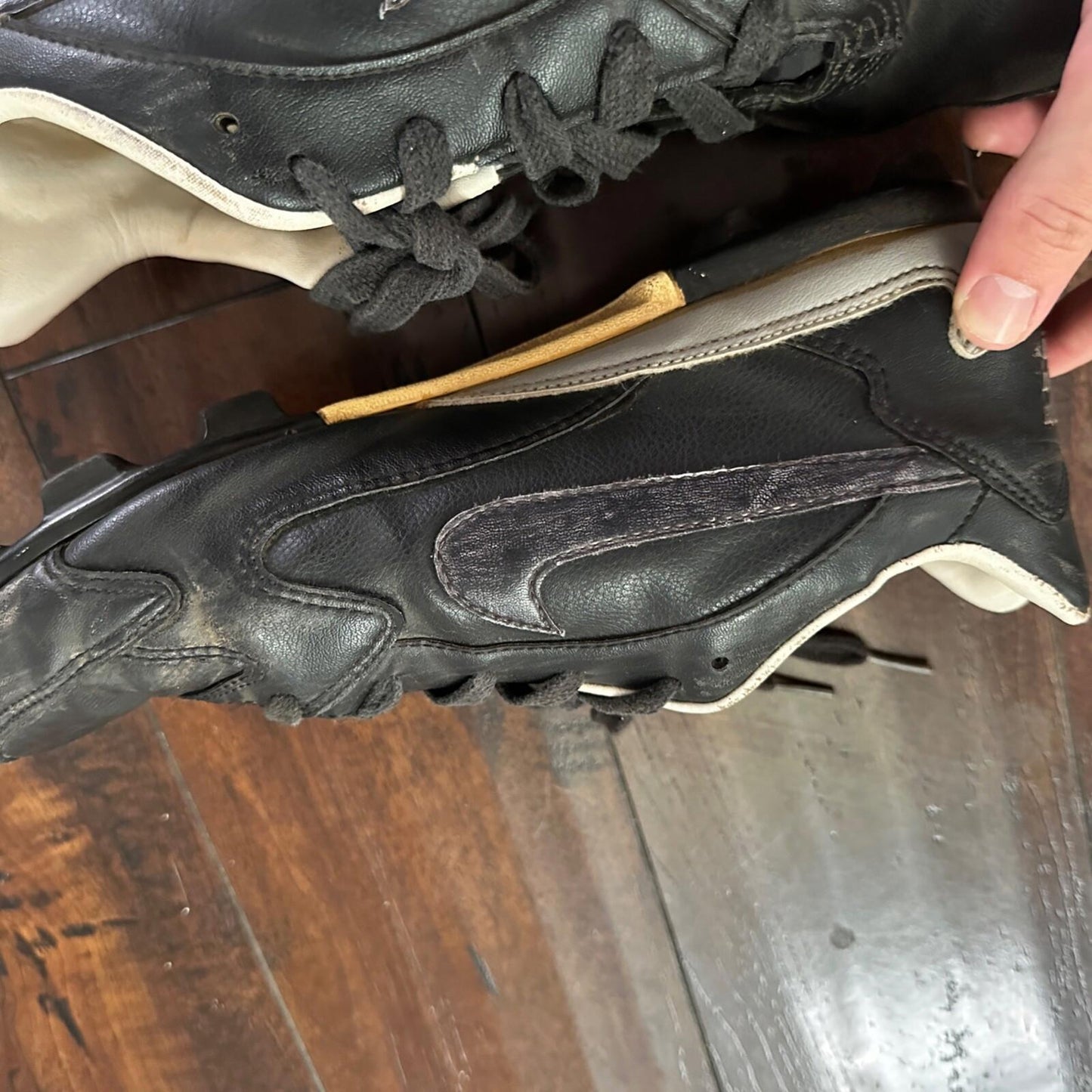 Nike Vintage 90s Mens Size 11 Sharks Sneakers Shoes Cleats Black 1994 Football