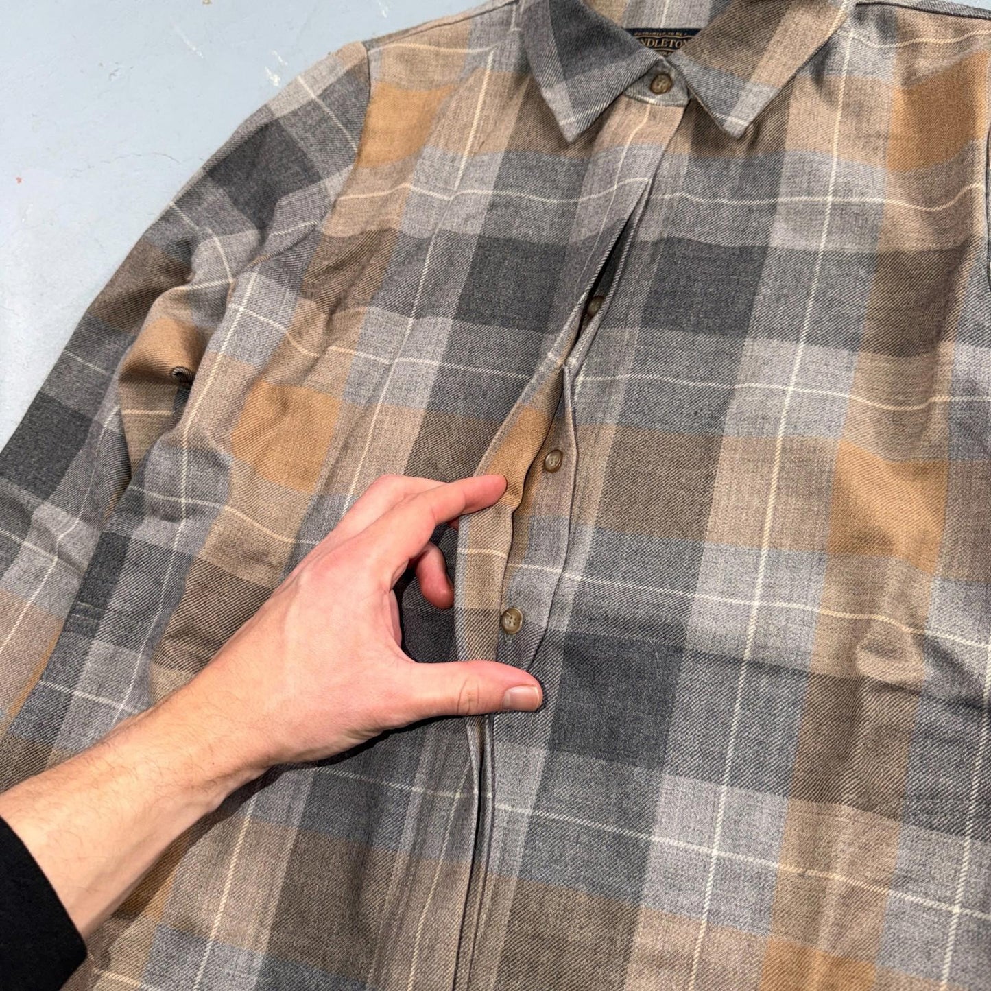 Pendleton Brown Gray Beige Plaid 100% Wool Hidden Button Shirt Women's XS USA