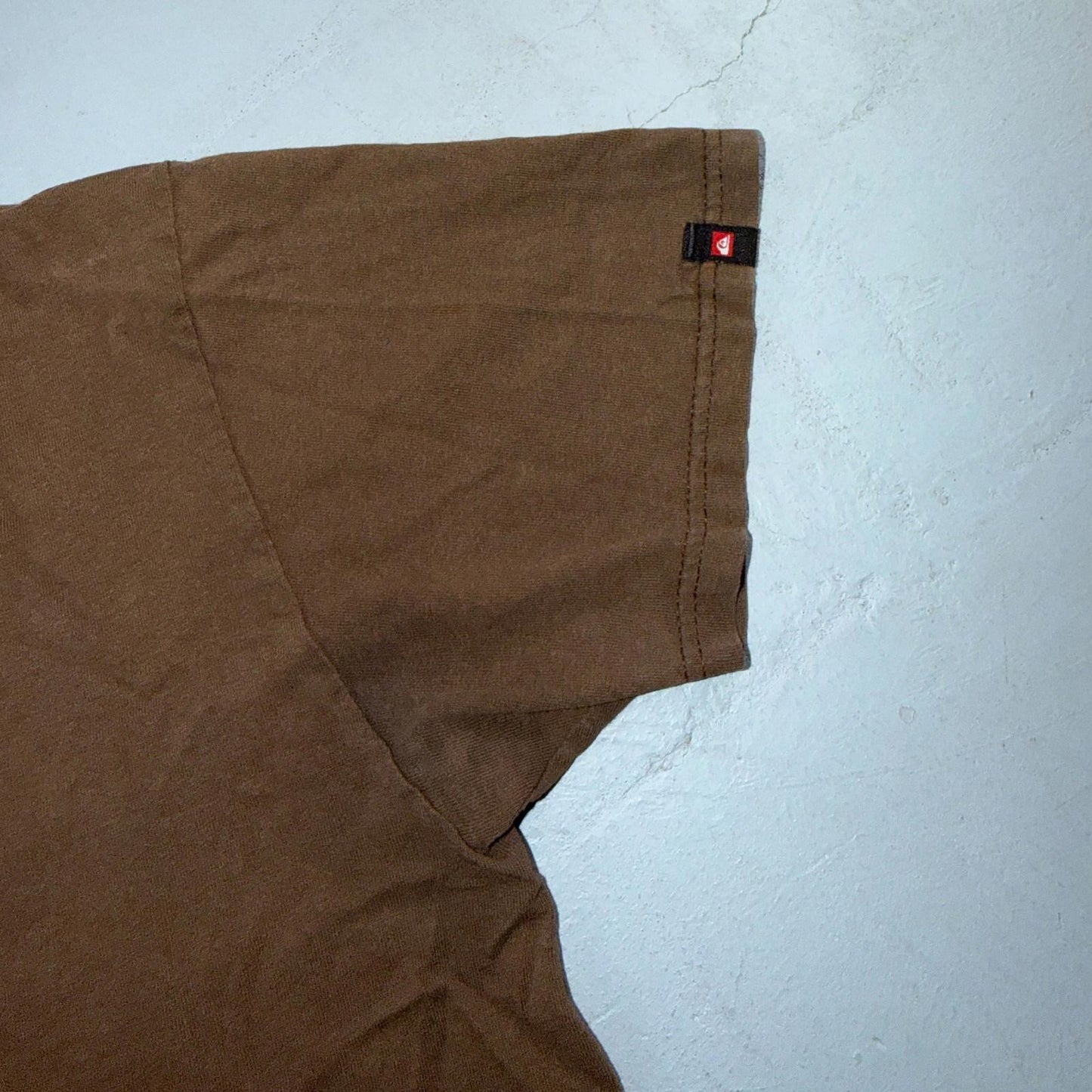 VTG Quiksilver Shirt Mens Short Sleeve Tee Brown Casual Y2K Size M Skateboard