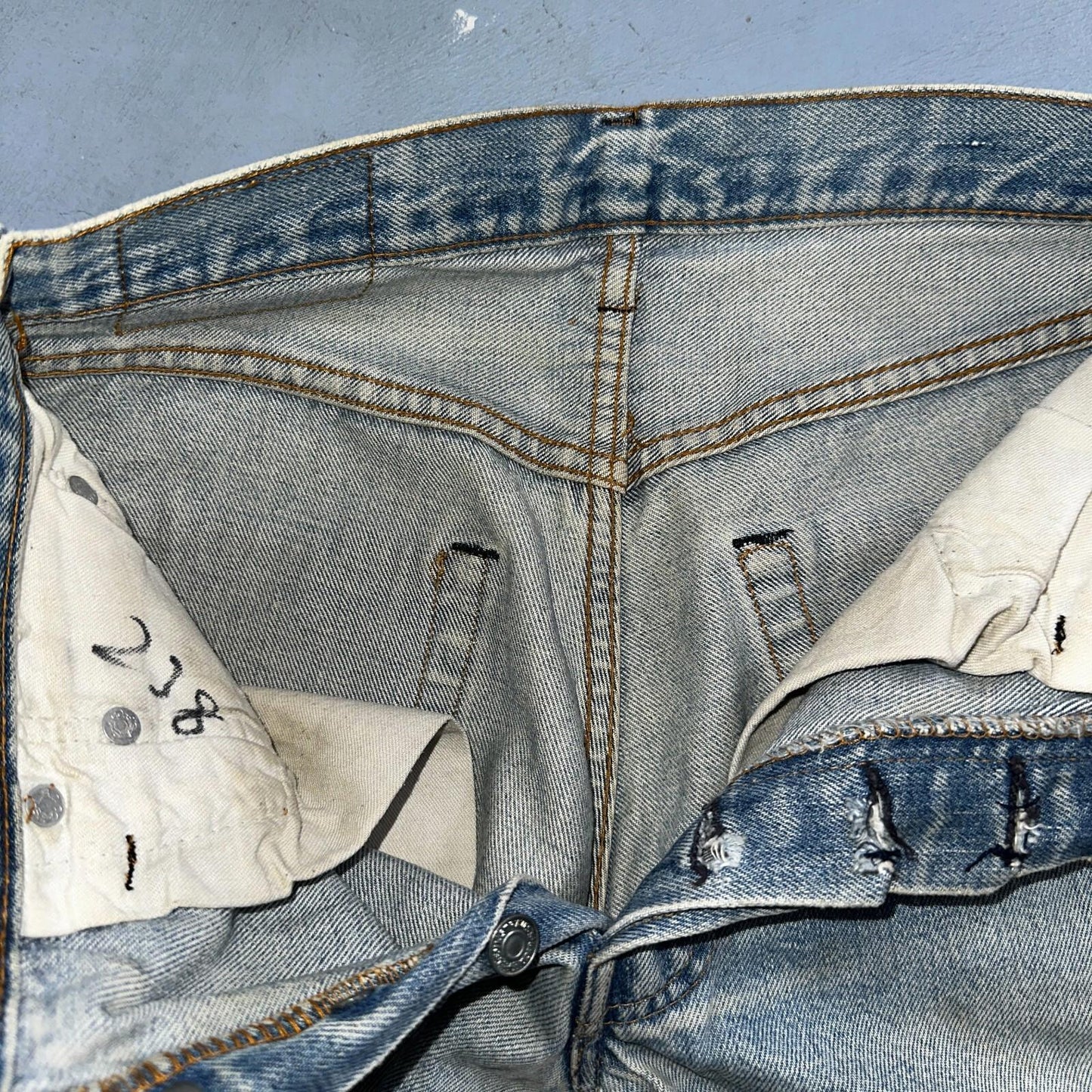Levis 501 Vintage 80s Redline Selvedge USA XX Jeans Light Wash 29x34 Act 27x28
