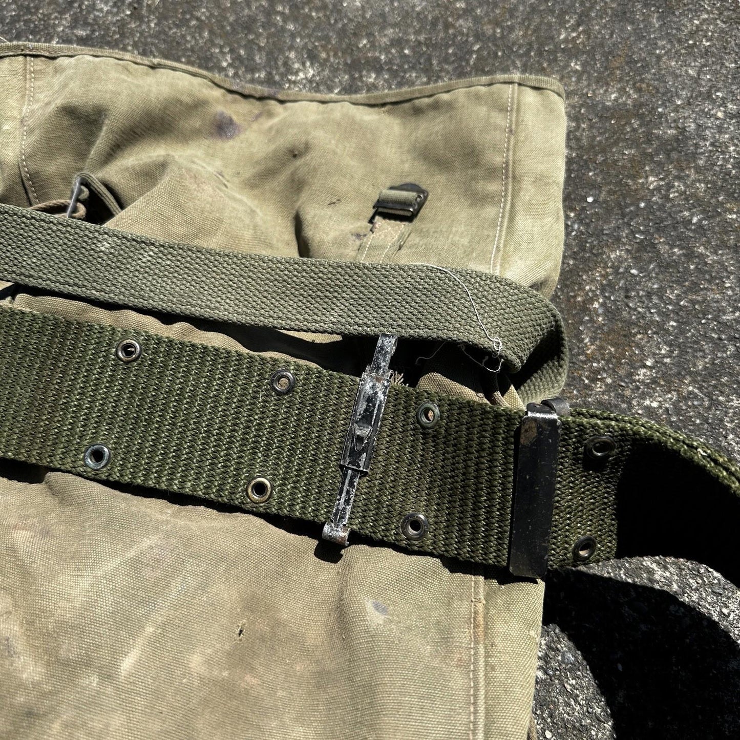 Korea US GI Gas Mask Bag Original Backpack Belt WWII Haversack 1960s?