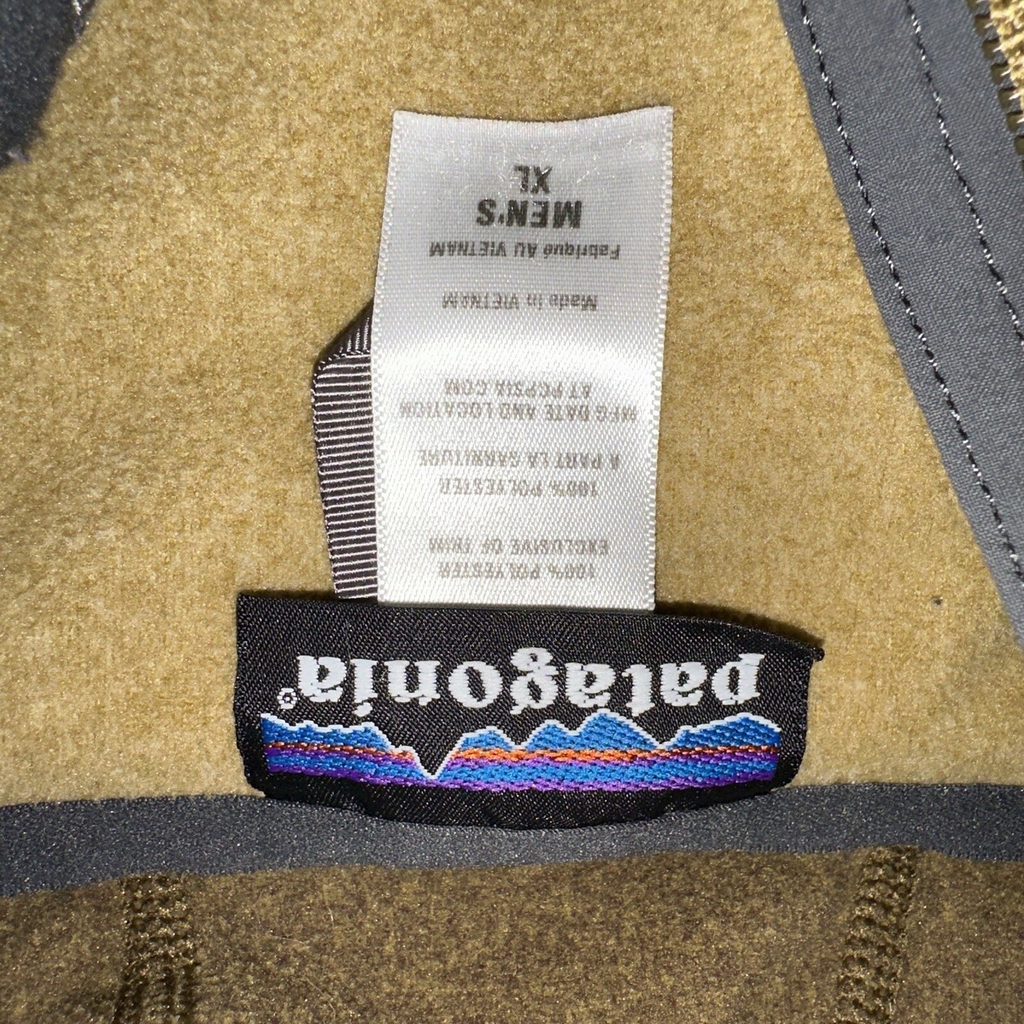 Patagonia Jacket Men's XL Tan Cedars Fleece Zip Chest Pocket Zipper Damaged