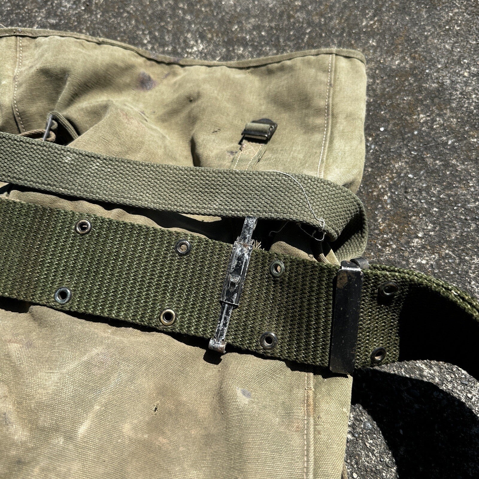 Korea US GI Gas Mask Bag Original Backpack Belt WWII Haversack 1960s?