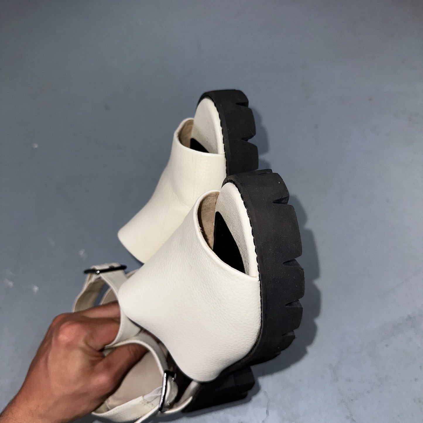 BC Born in California Size 9 Off White Vegan Leather Chunky Lug Sole Sandals