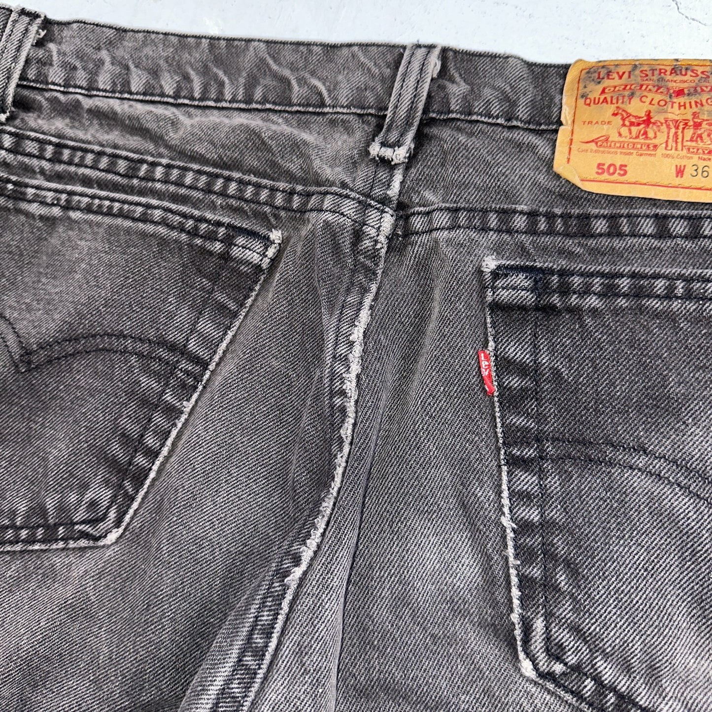 Levis 505 Vintage 90s USA Red Tab Jeans 36x32 Black Light Wash Act 34x27