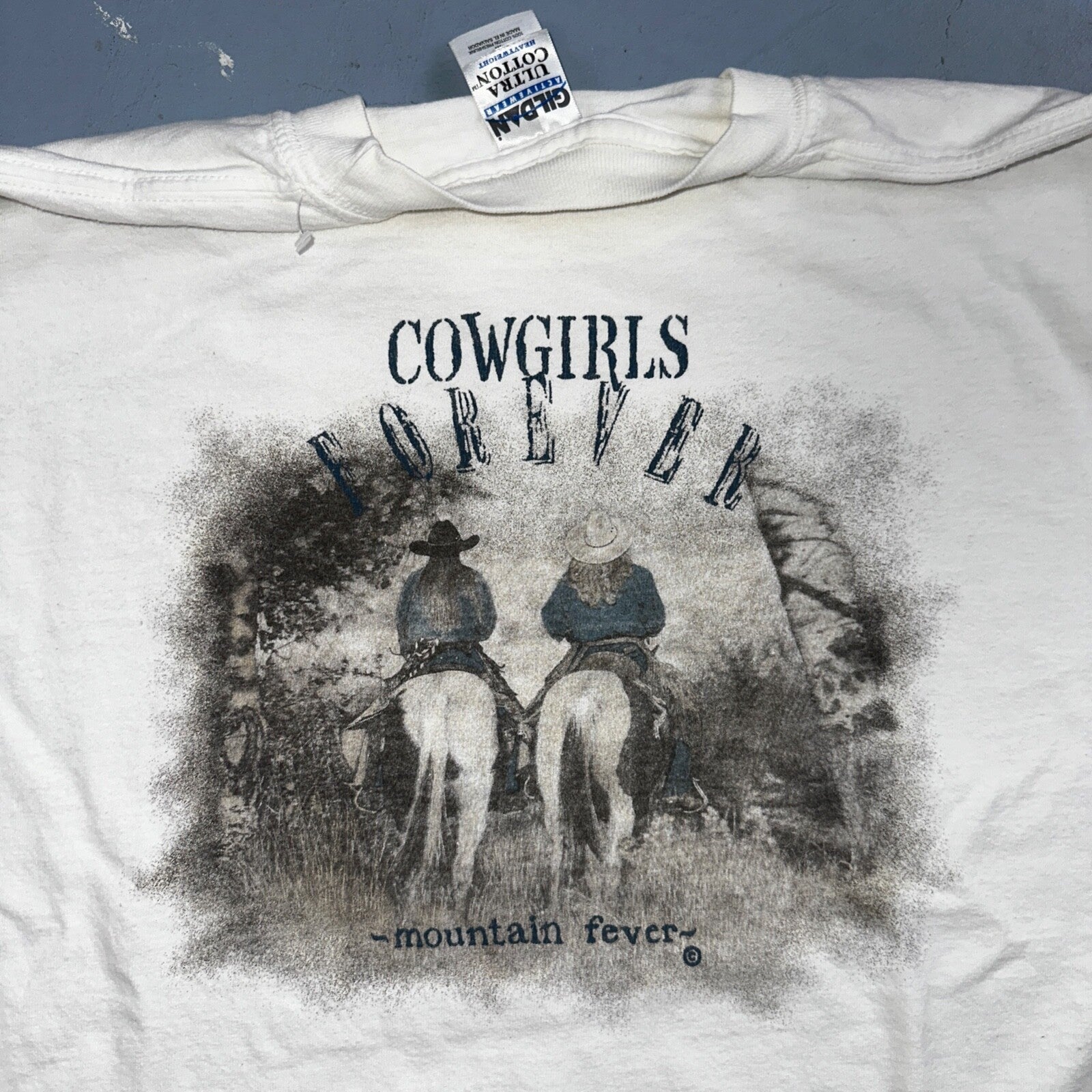 Cowgirls Forever Y2K VTG T Shirt Horses Mountain Fever Cool Country Music
