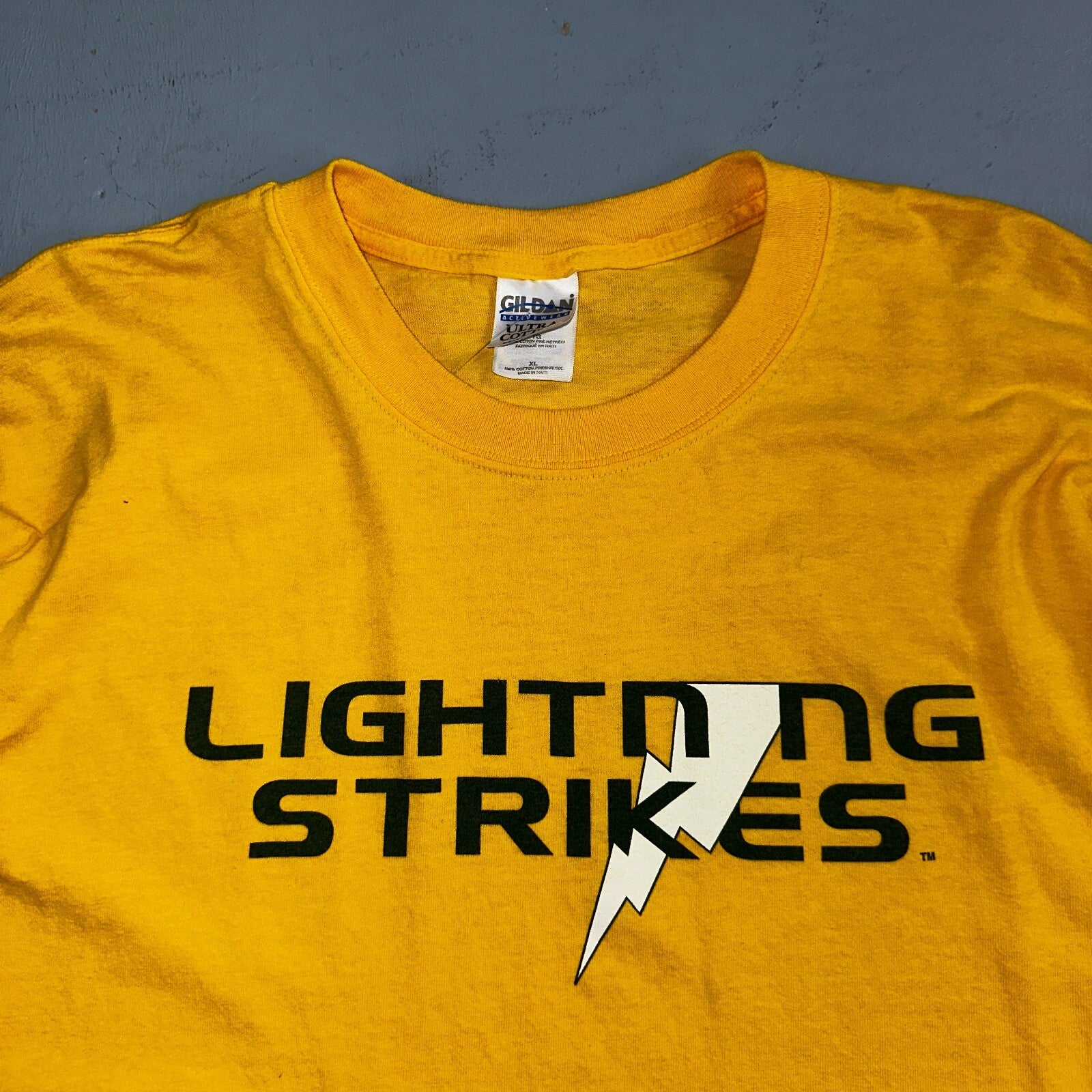 Lightning Strikes VTG T Shirt Oregon PDX Y2K Yellow Graphic Storm Cool Speed