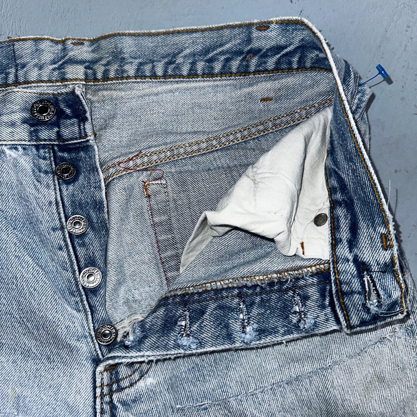 Levis 501 Vintage 80s USA XX Straight Leg Jeans Blue Light Wash Thrash Act 27x28