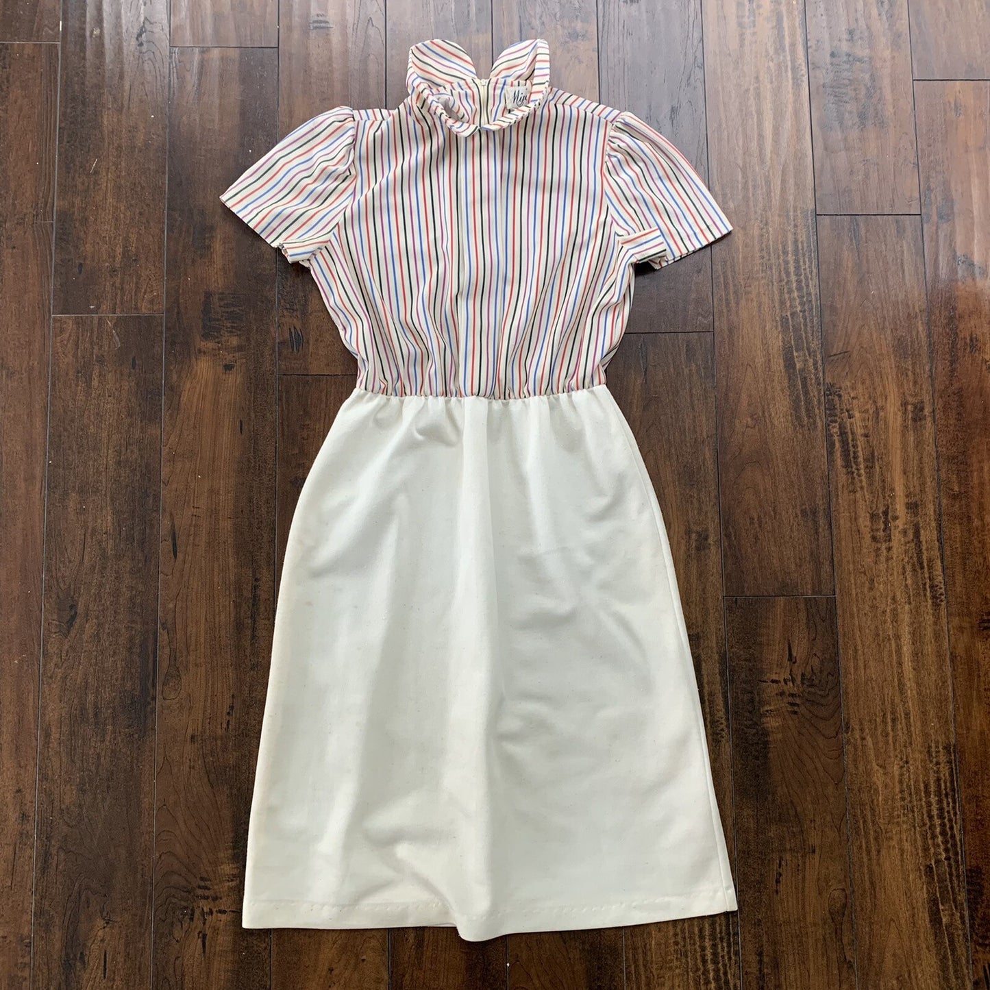 Vintage Mijoi White Striped Business Dress With Short sleeve Shoulder Button 80s