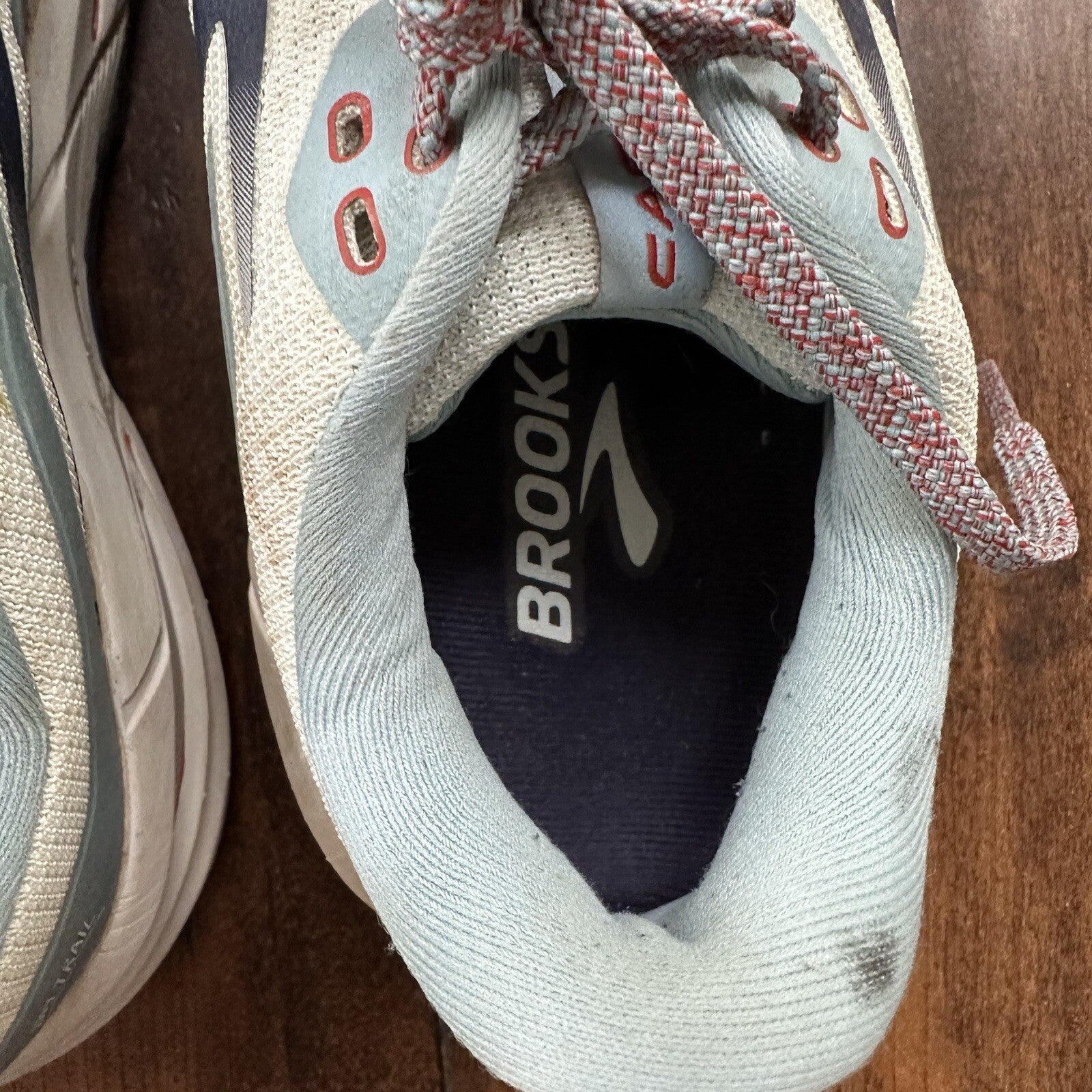 Brooks Womens Cascadia 16 Aqua/Tourmaline/Rooibos Tea Running Shoes Size 9 Hike