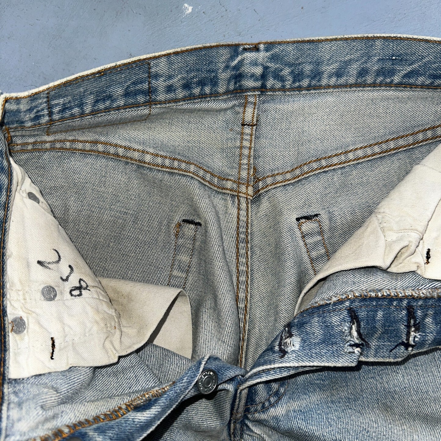 Levis 501 Vintage 80s Redline Selvedge USA XX Jeans Light Wash 29x34 Act 27x28