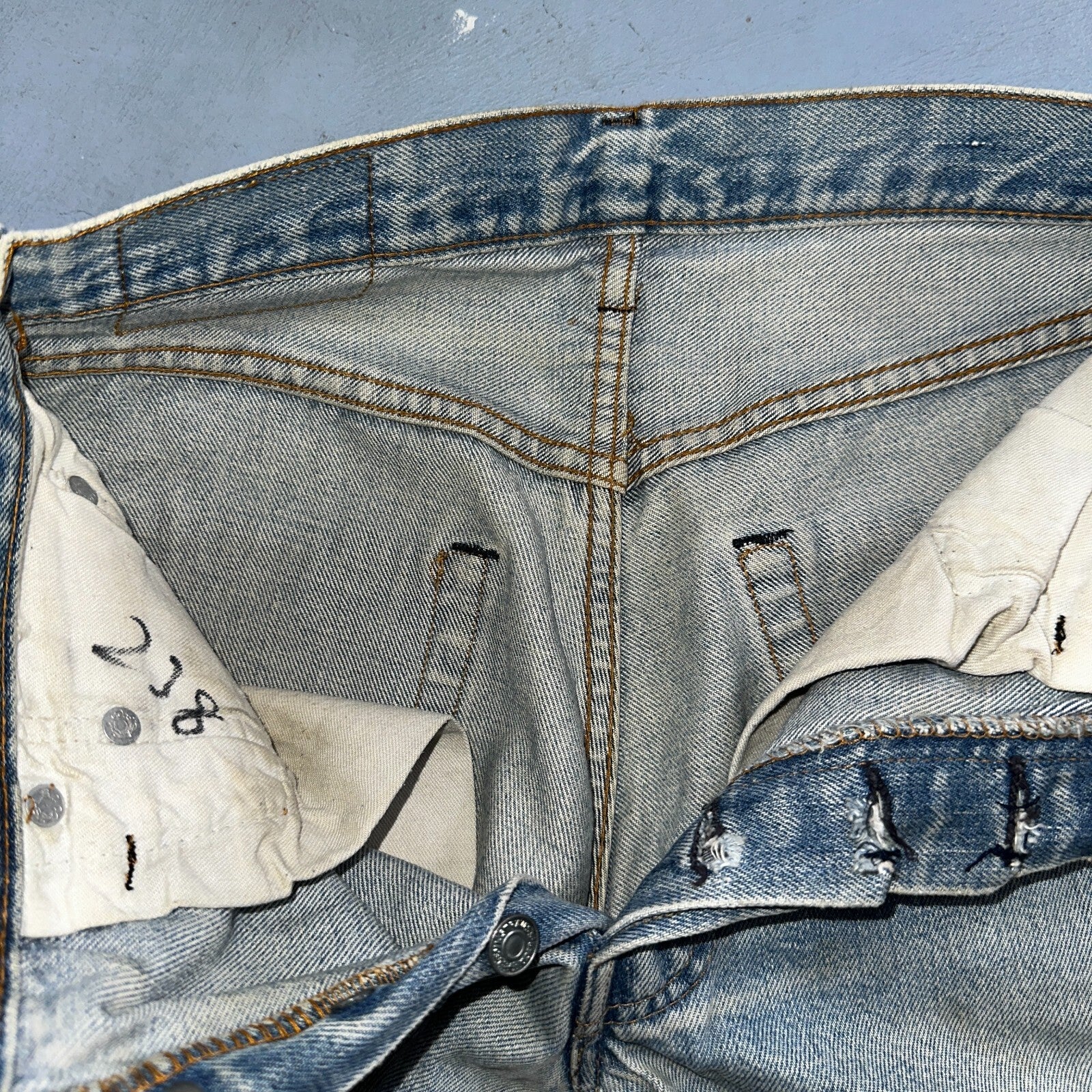 Levis 501 Vintage 80s Redline Selvedge USA XX Jeans Light Wash 29x34 Act 27x28