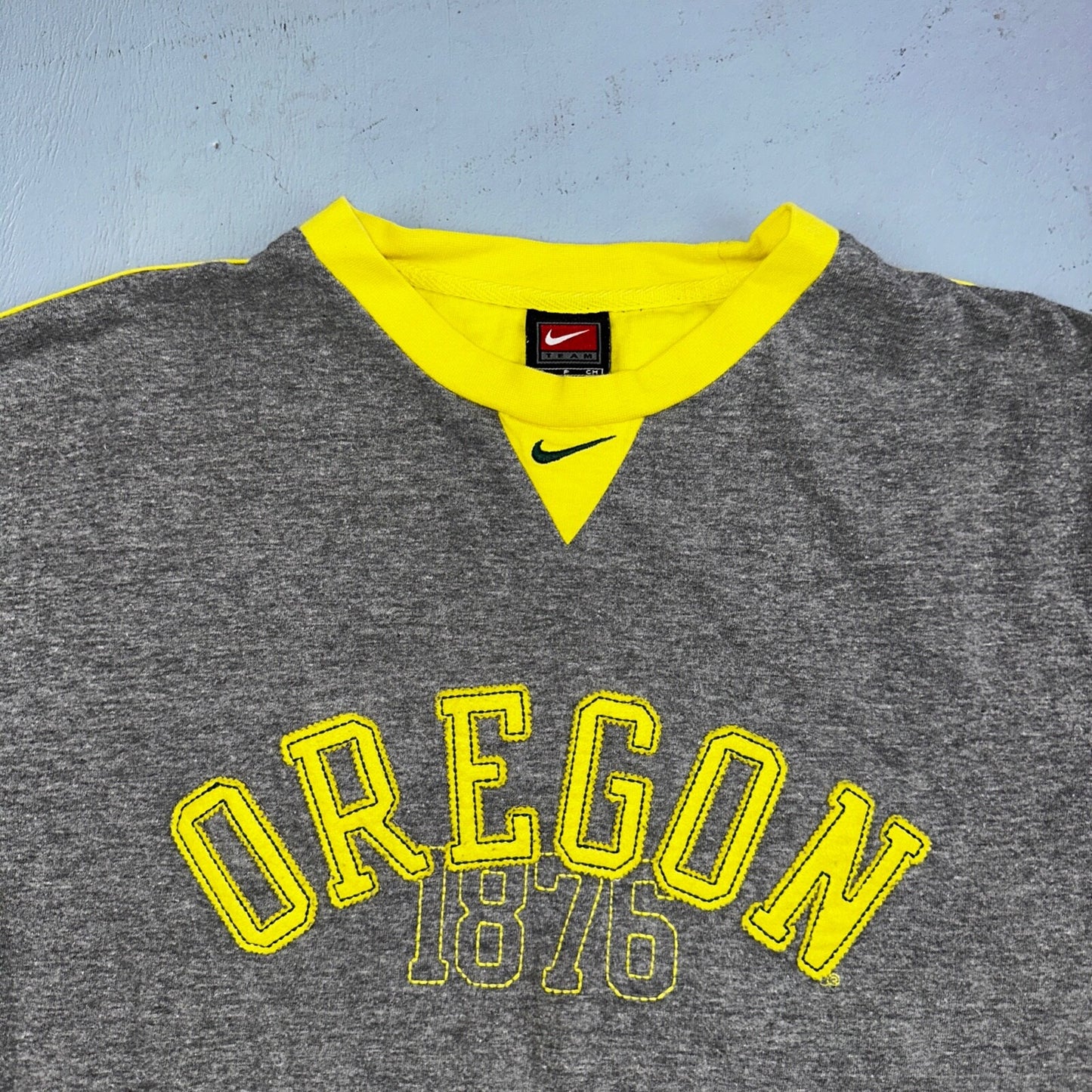 Nike Oregon Center Swoosh VTG T Shirt Y2K 90s Yellow Track Eugene Sports