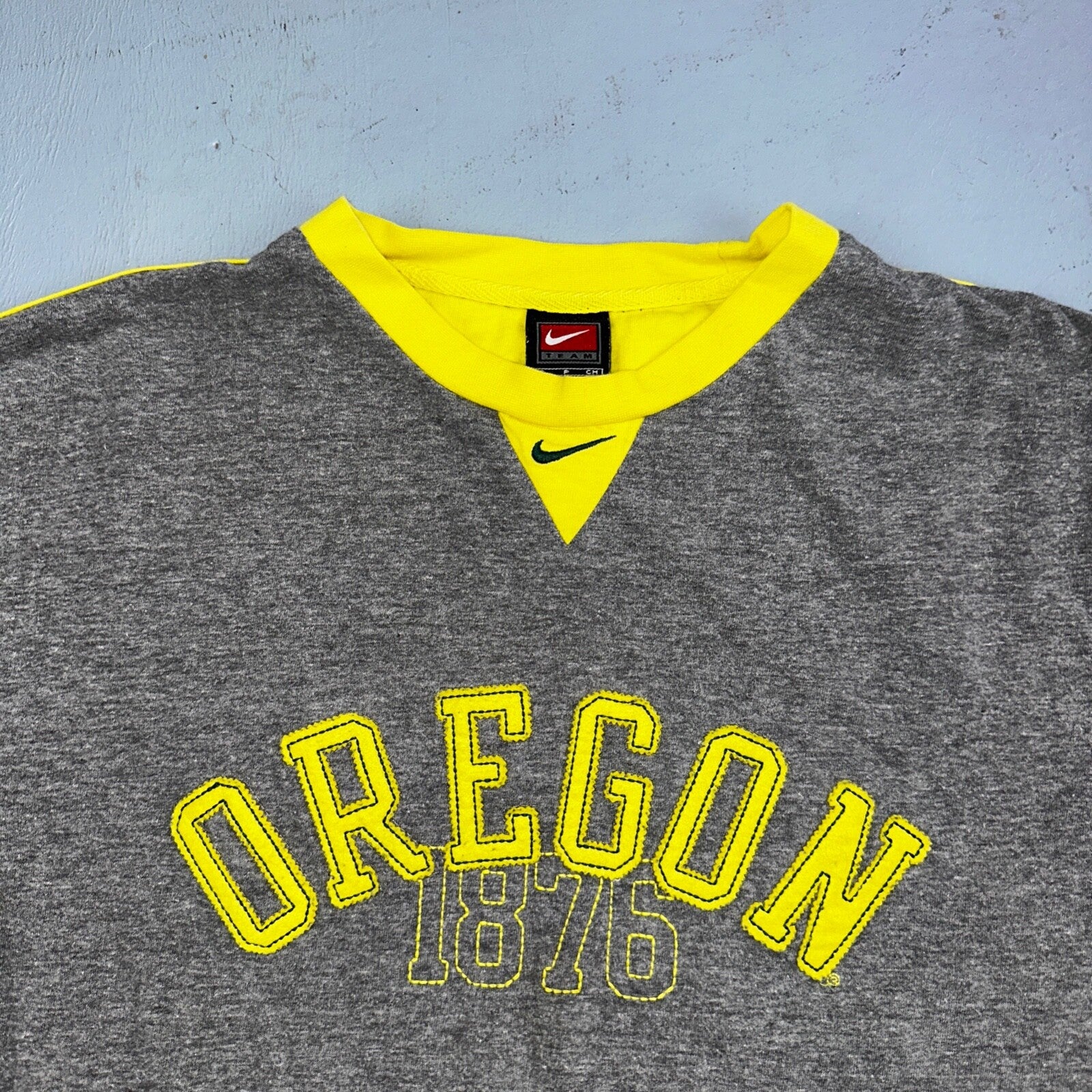 Nike Oregon Center Swoosh VTG T Shirt Y2K 90s Yellow Track Eugene Sports