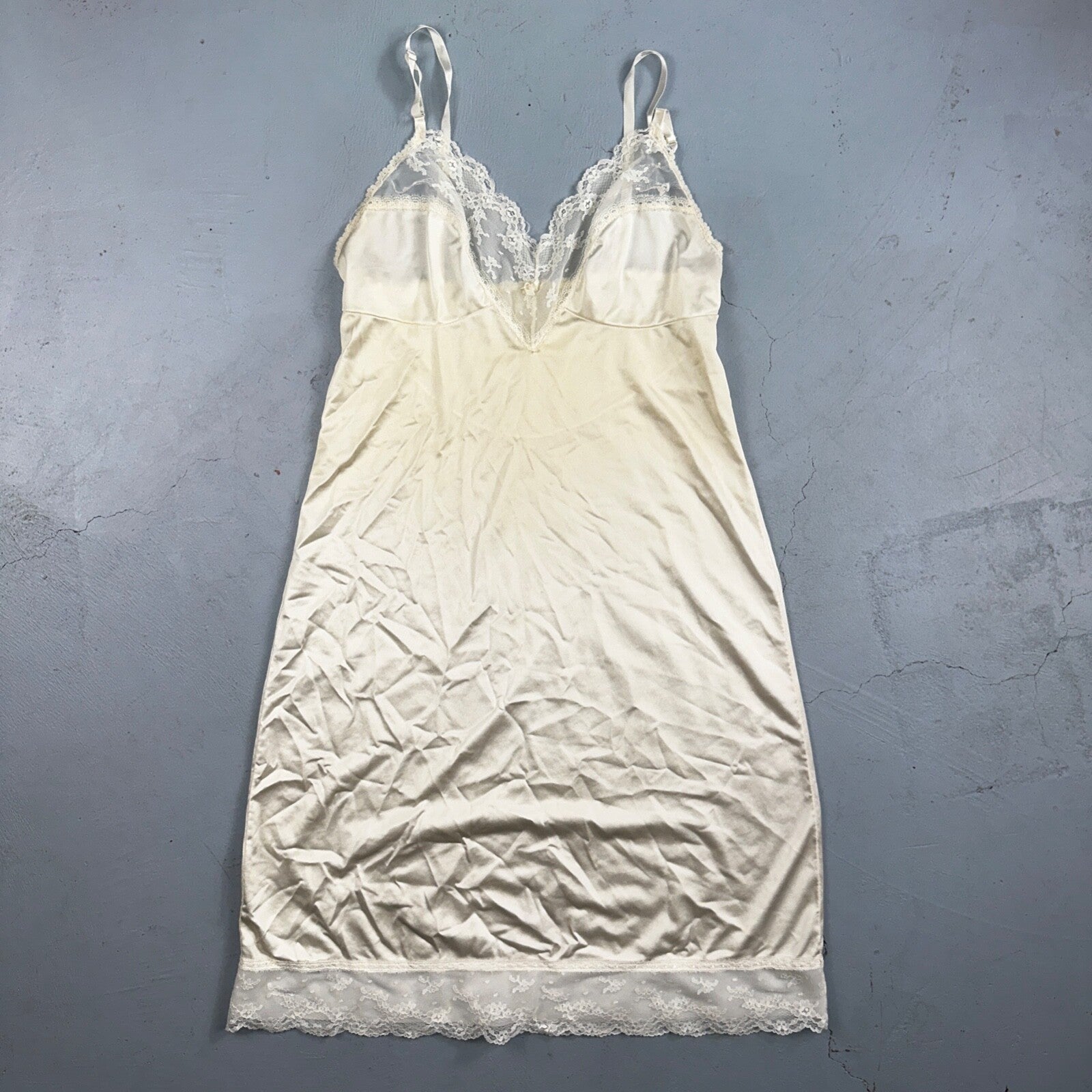 Vintage 1970s Kayser Lingerie Slip Dress Sleepwear Full Sweep Nightgown Lace 70s