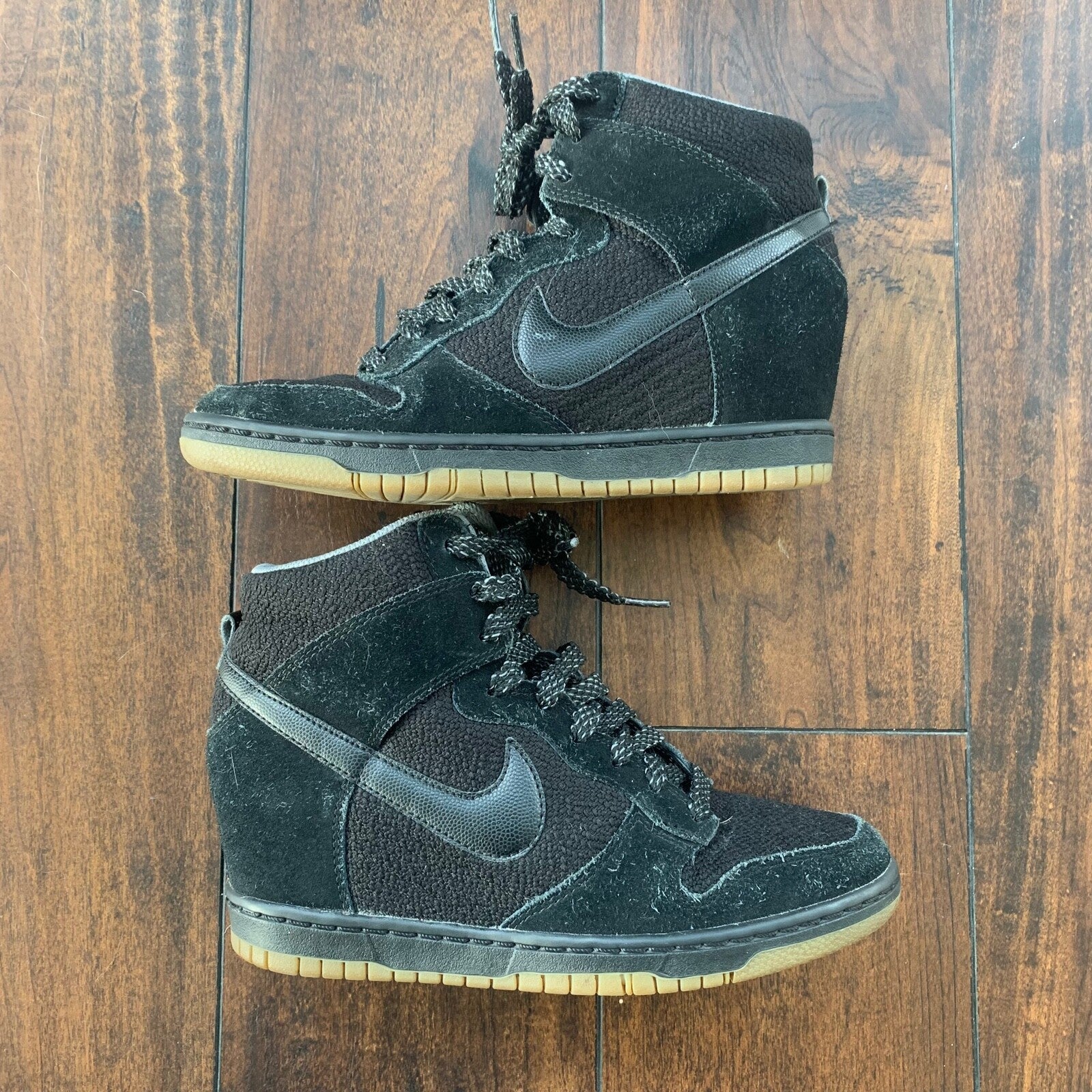 Nike Dunk Sky-Hi Essential Women's Sz 6 Black Suede Wedge Gum Sole 644877-006