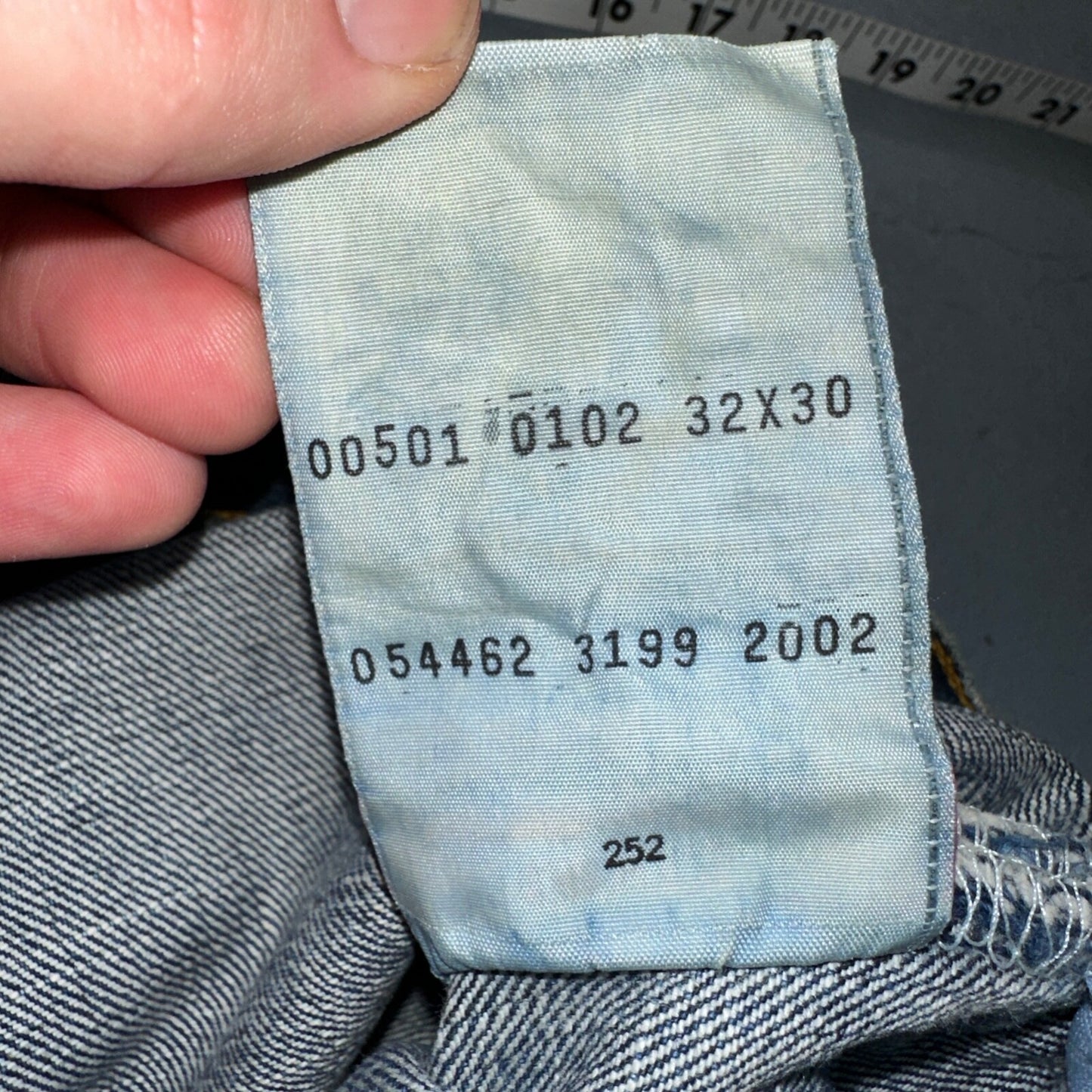 Levis 501 Vintage Y2K Europe Straight Leg Jeans 32x30 90s Med Wash Act 30x29