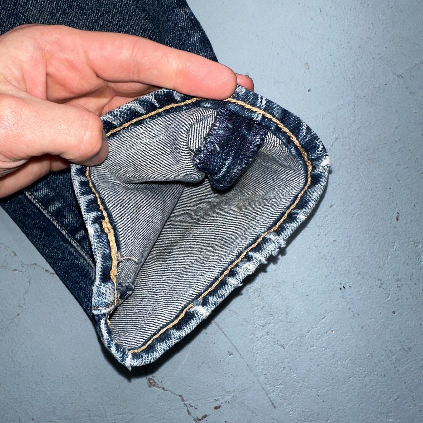 Levis 502 Y2K XX Slim Fit Jeans Blue Med Wash Whiskers 33x34 Vintage Style Worn