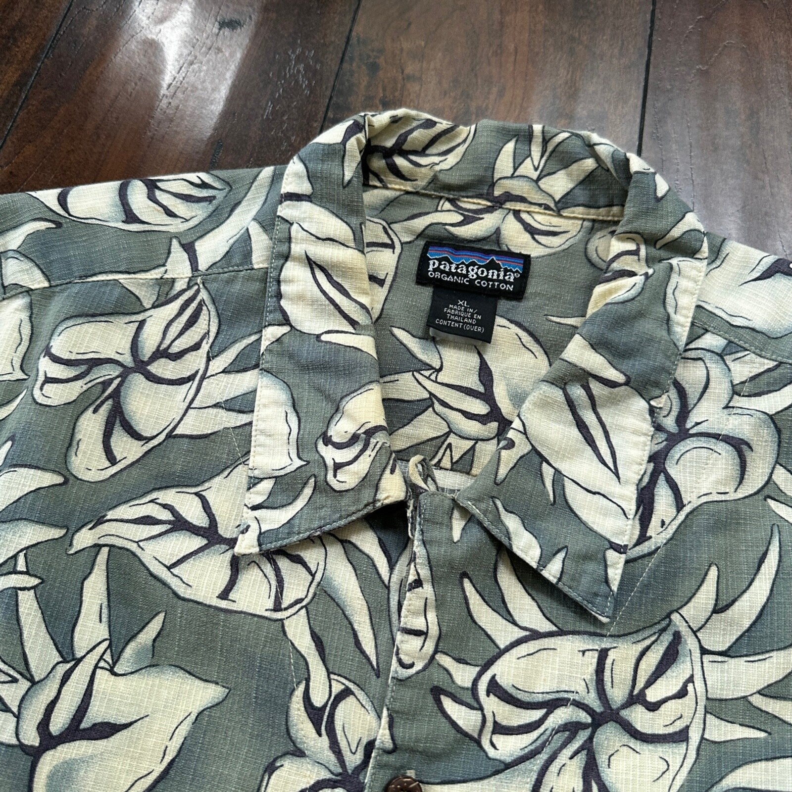 Vintage Patagonia Men's Hawaiian Button Down Shirt XL Floral Cotton Organic Y2K