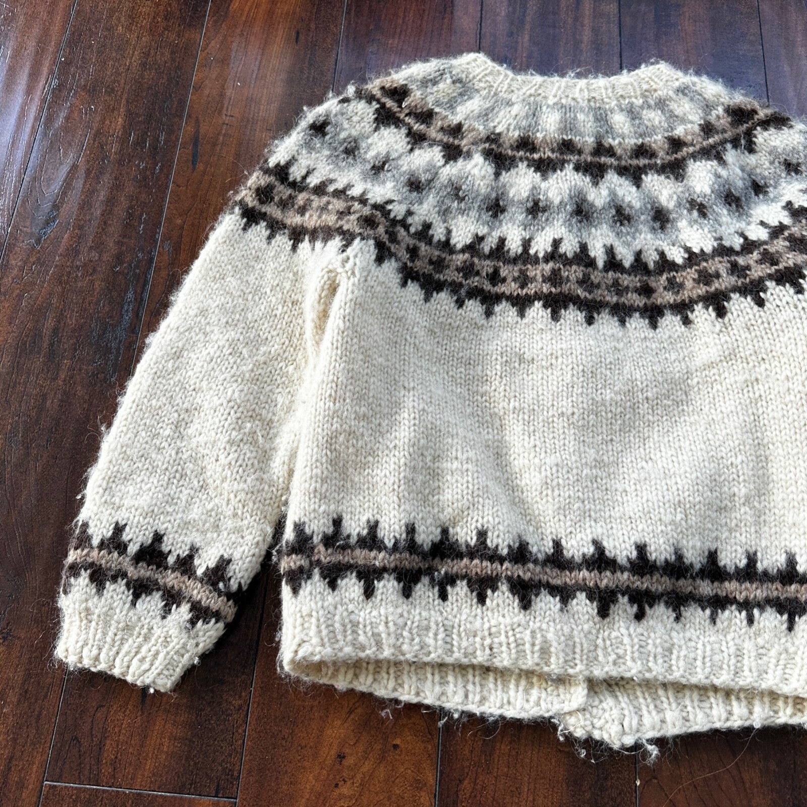 VTG Cardigan Sweater WOOL? Scandinavian Snowflakes Heavy Warm 80s Cute
