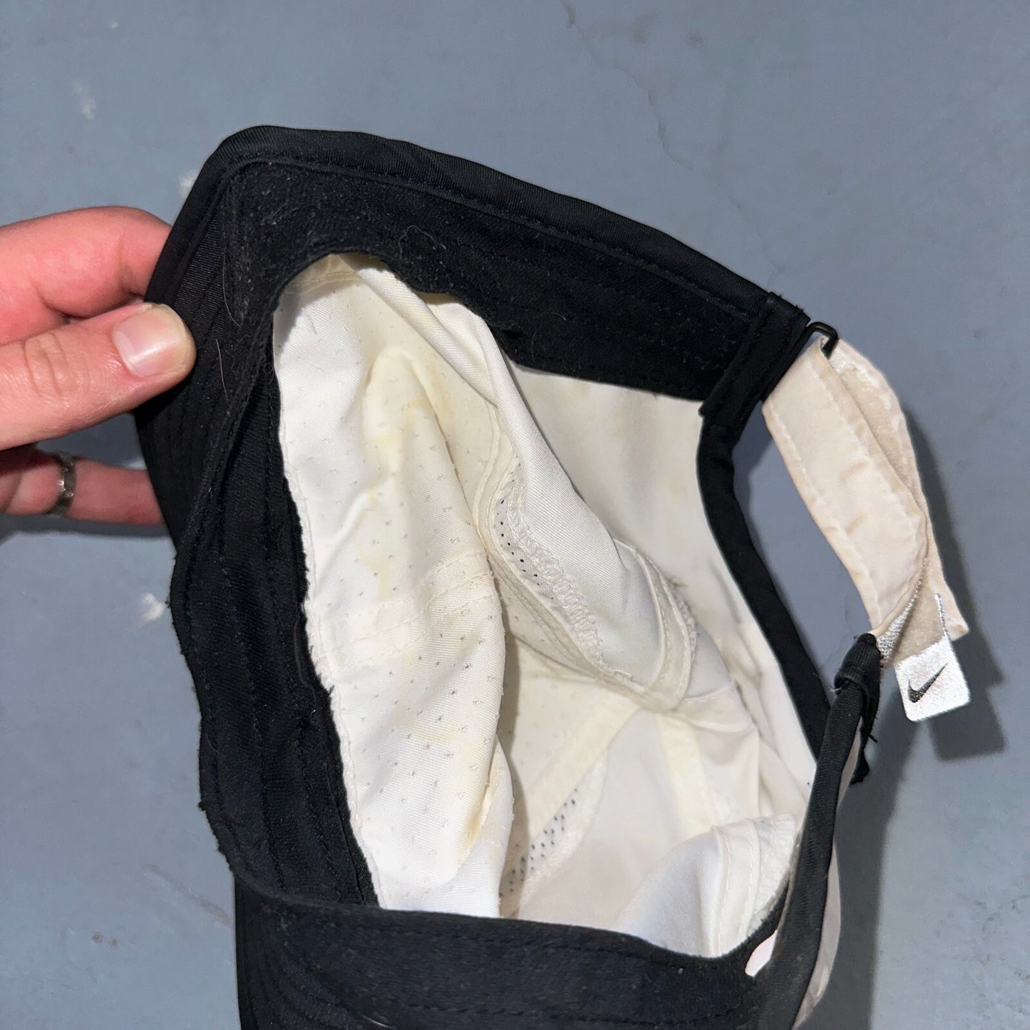 Nike Hat Cap Strap Back Black White Dri Fit Featherlight Golf Center Swoosh Run