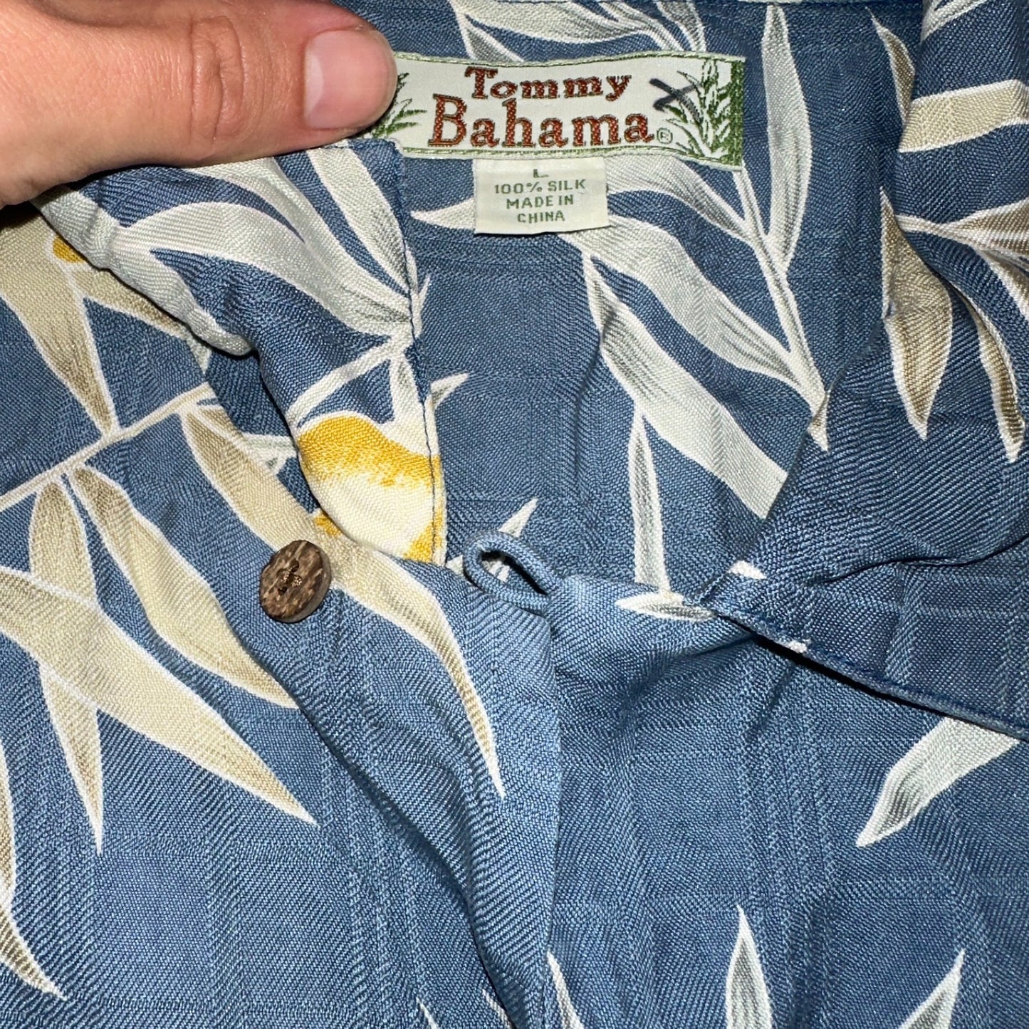 Tommy Bahama Shirt Mens Large Silk Blue Loop Collar Camp Short Sleeve Hawaiian