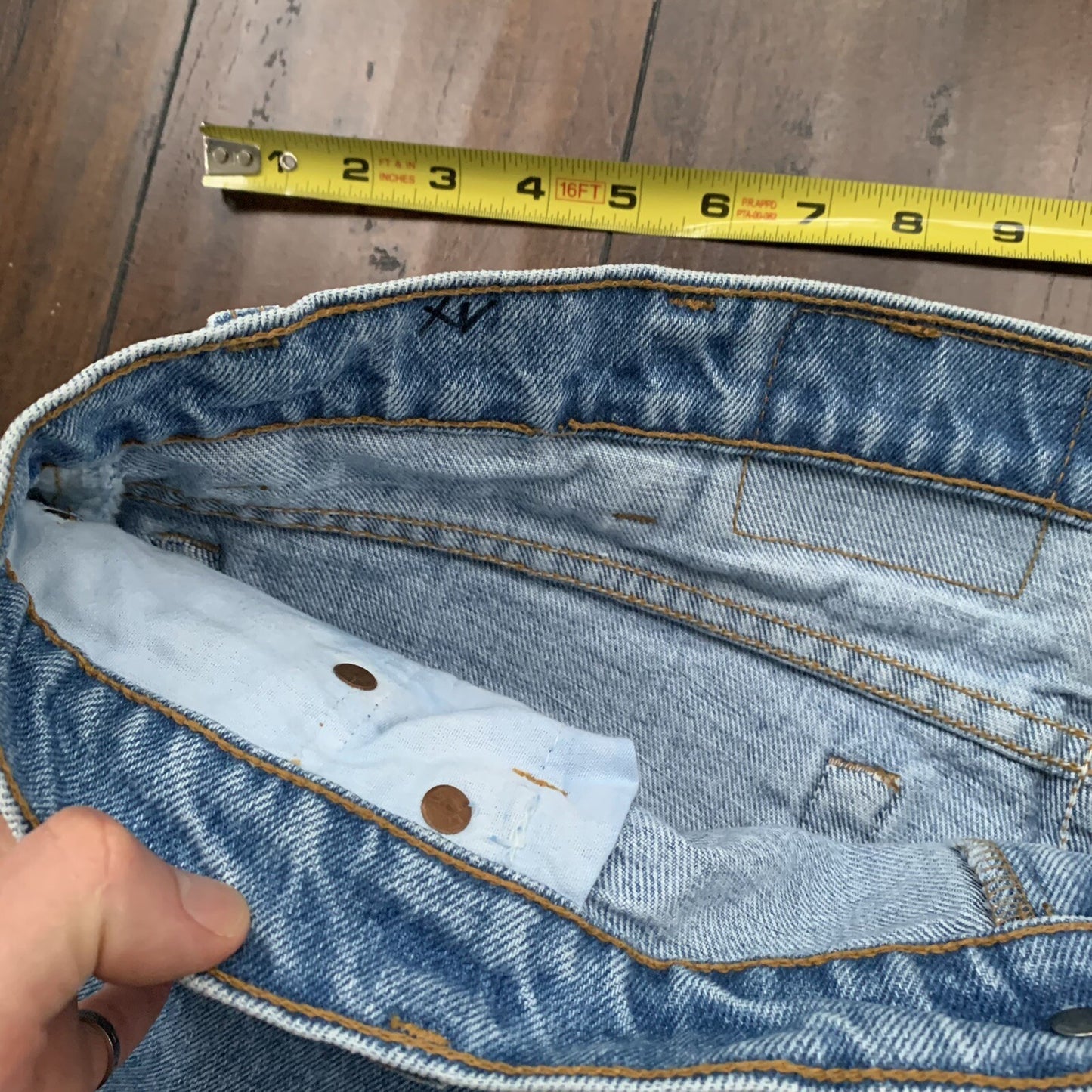 Levis 550 Vintage 90s Tapered Leg USA Relaxed Fit Jeans 40x30 Light Wash 36x30