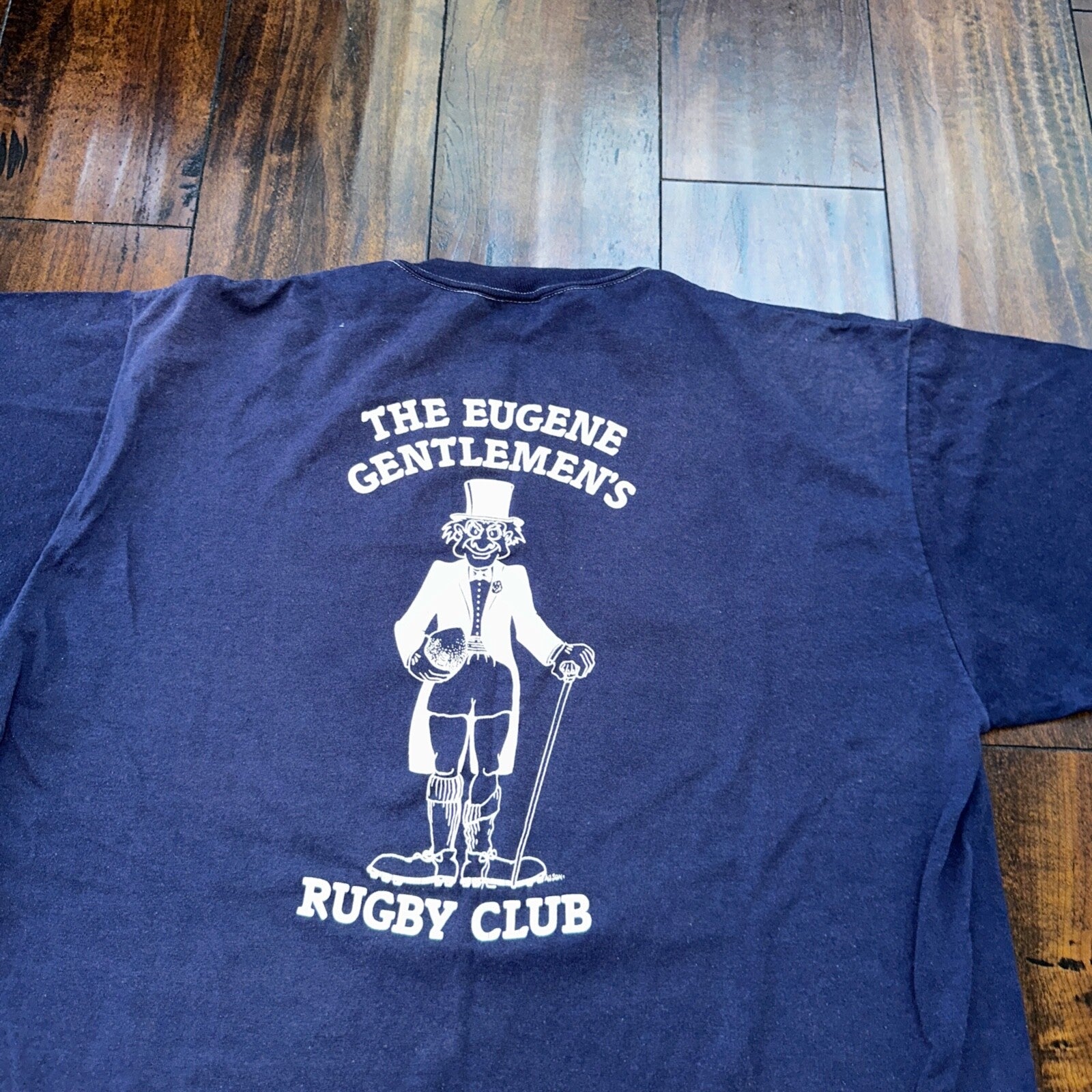 Eugene Gentlemans Club 70s VTG T Shirt Oregon Suit Tie Funny Humor Dark Joke