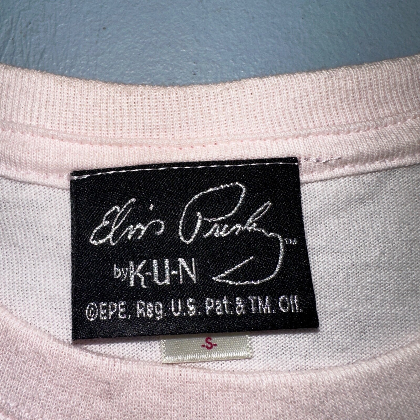 Elvis Presley Y2K Pink Womens S VTG T Shirt Sticker Kun Music Rock N Roll Class