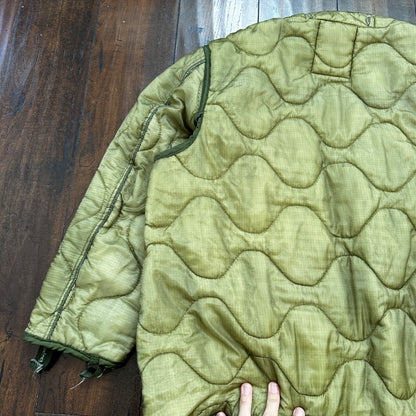 VTG 1970s Military Liner Mens Medium Green Quilted Cold Weather DSA100-74-C-1596